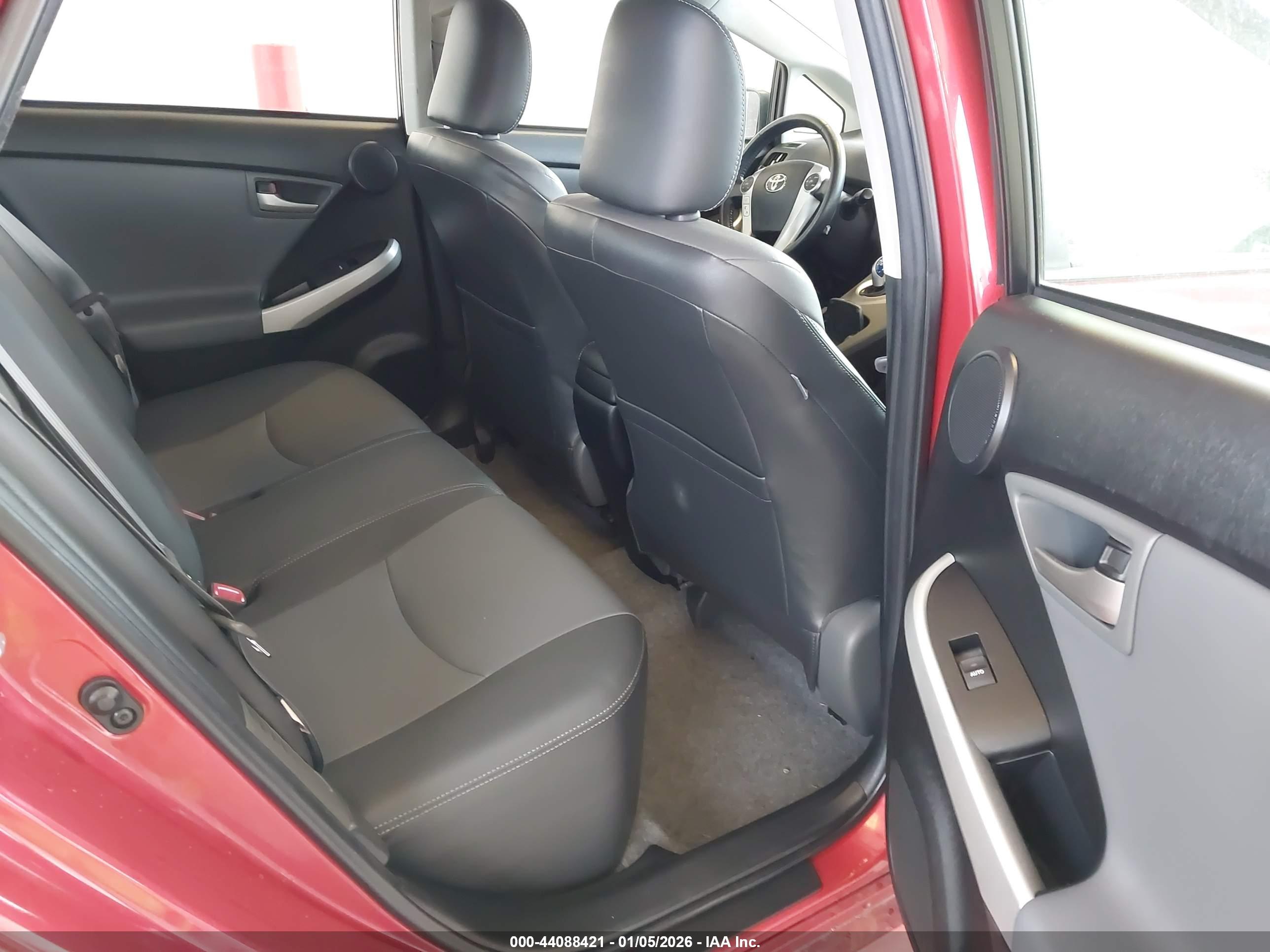 TOYOTA PRIUS image 8