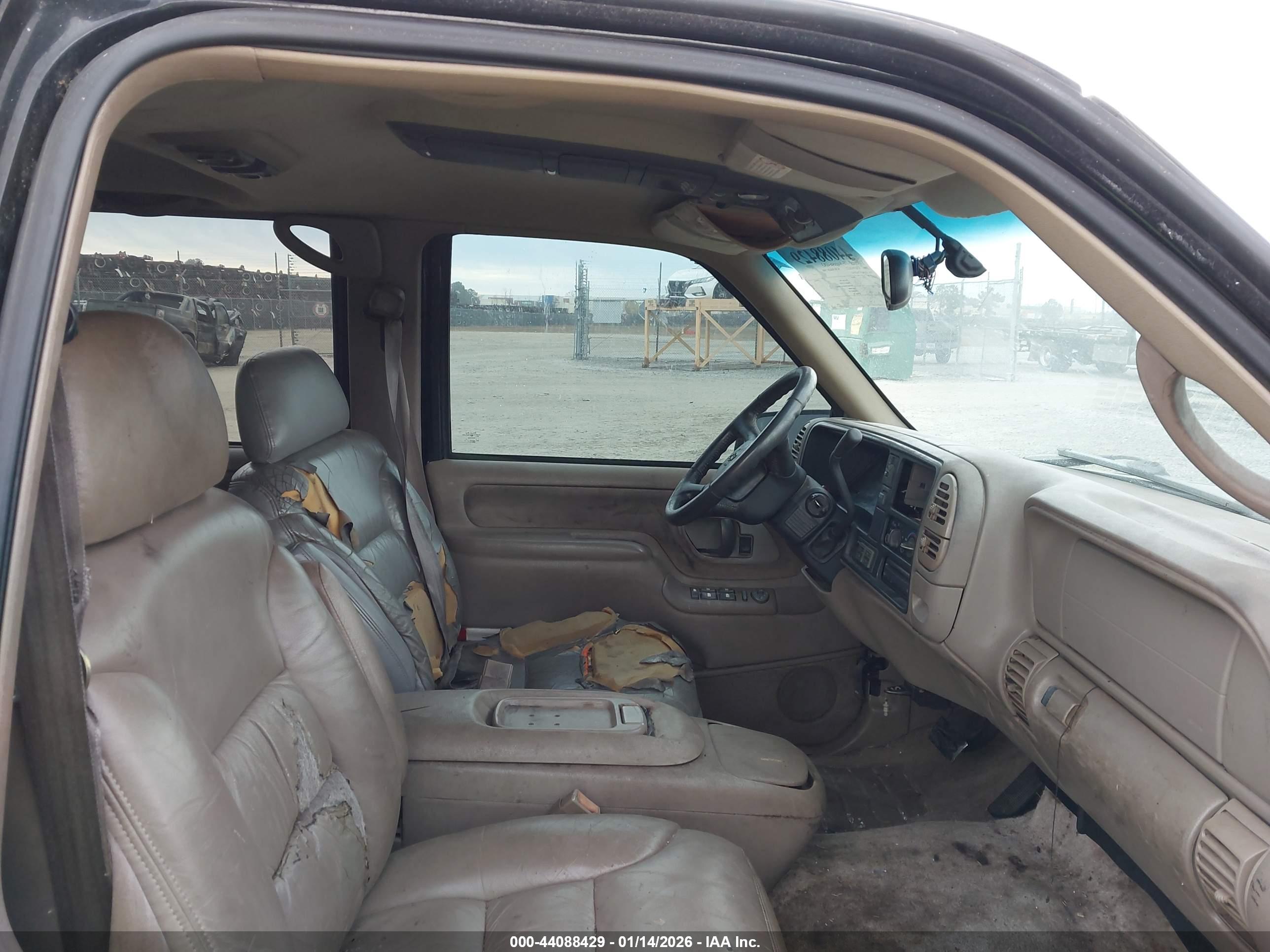 CHEVROLET SUBURBAN image 5