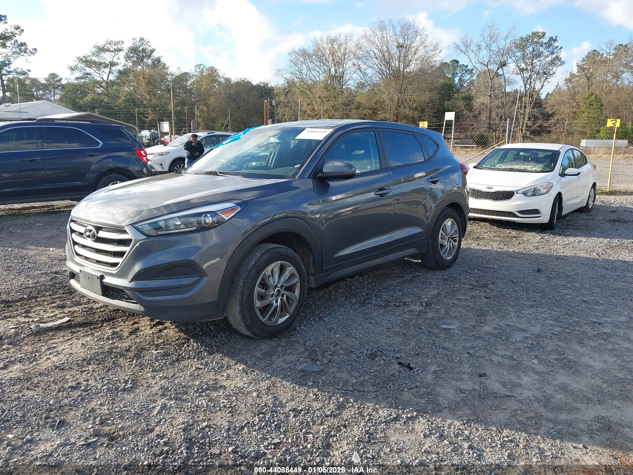 HYUNDAI TUCSON image 2