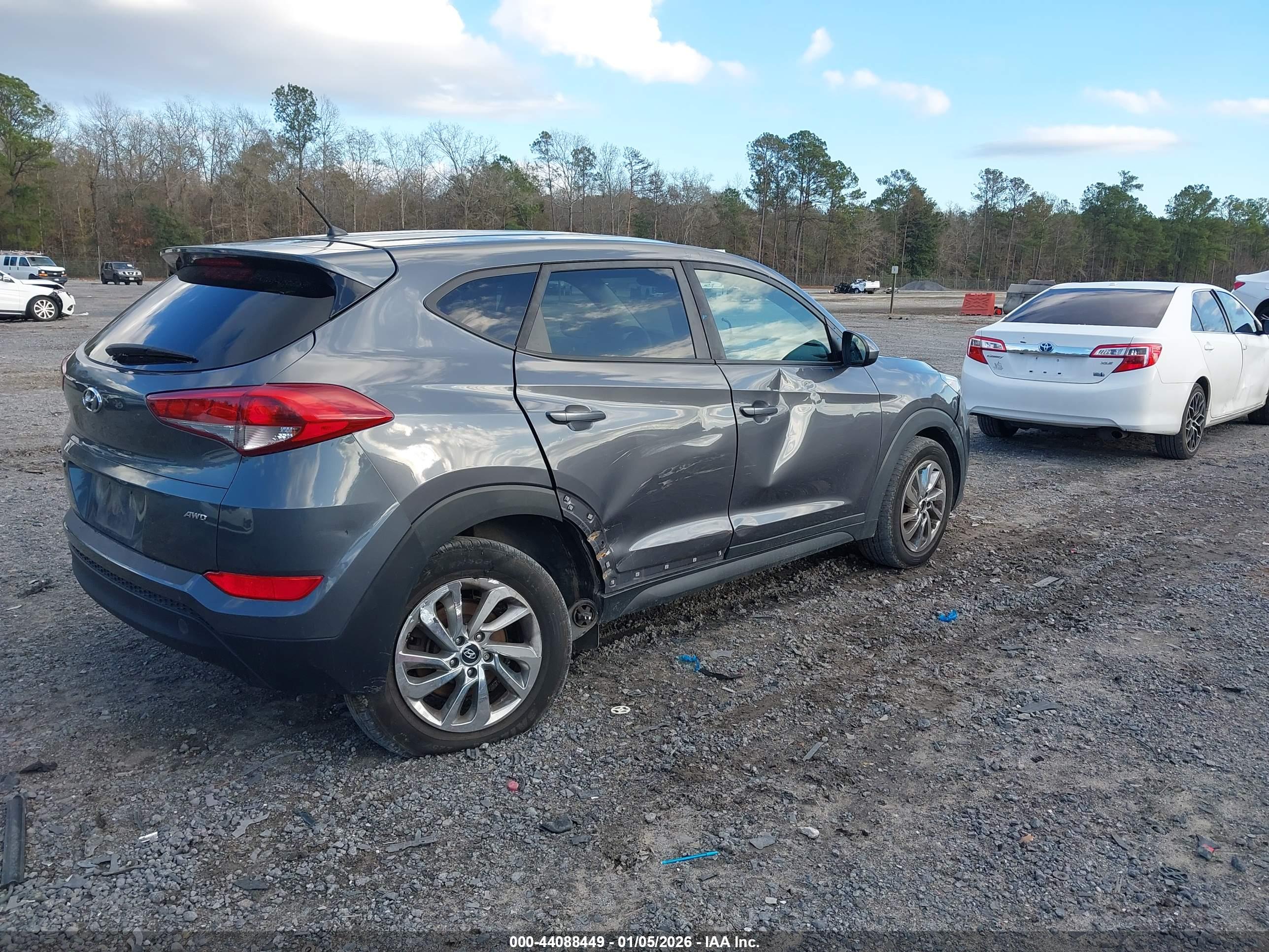 HYUNDAI TUCSON image 4