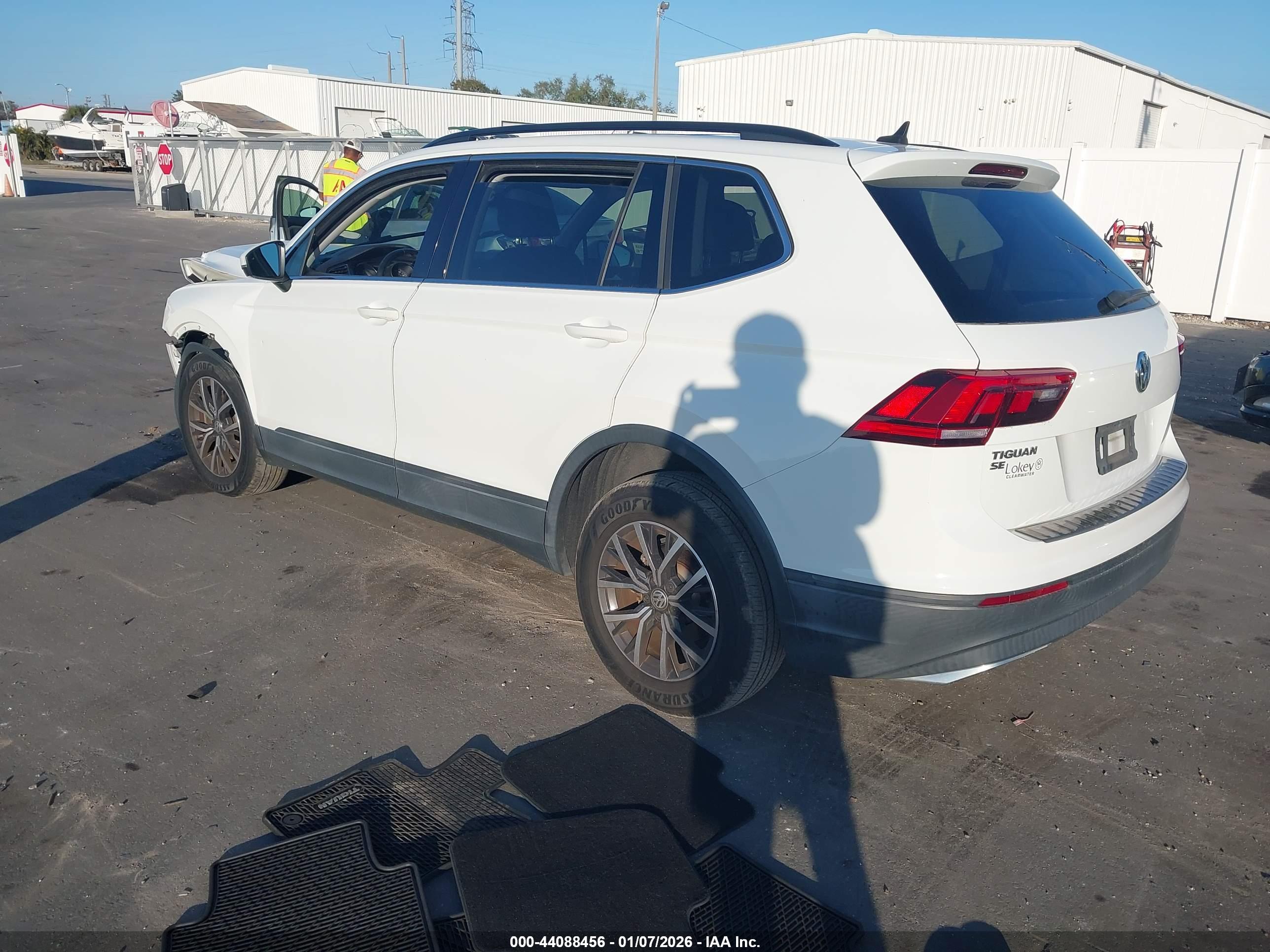 VOLKSWAGEN TIGUAN image 3