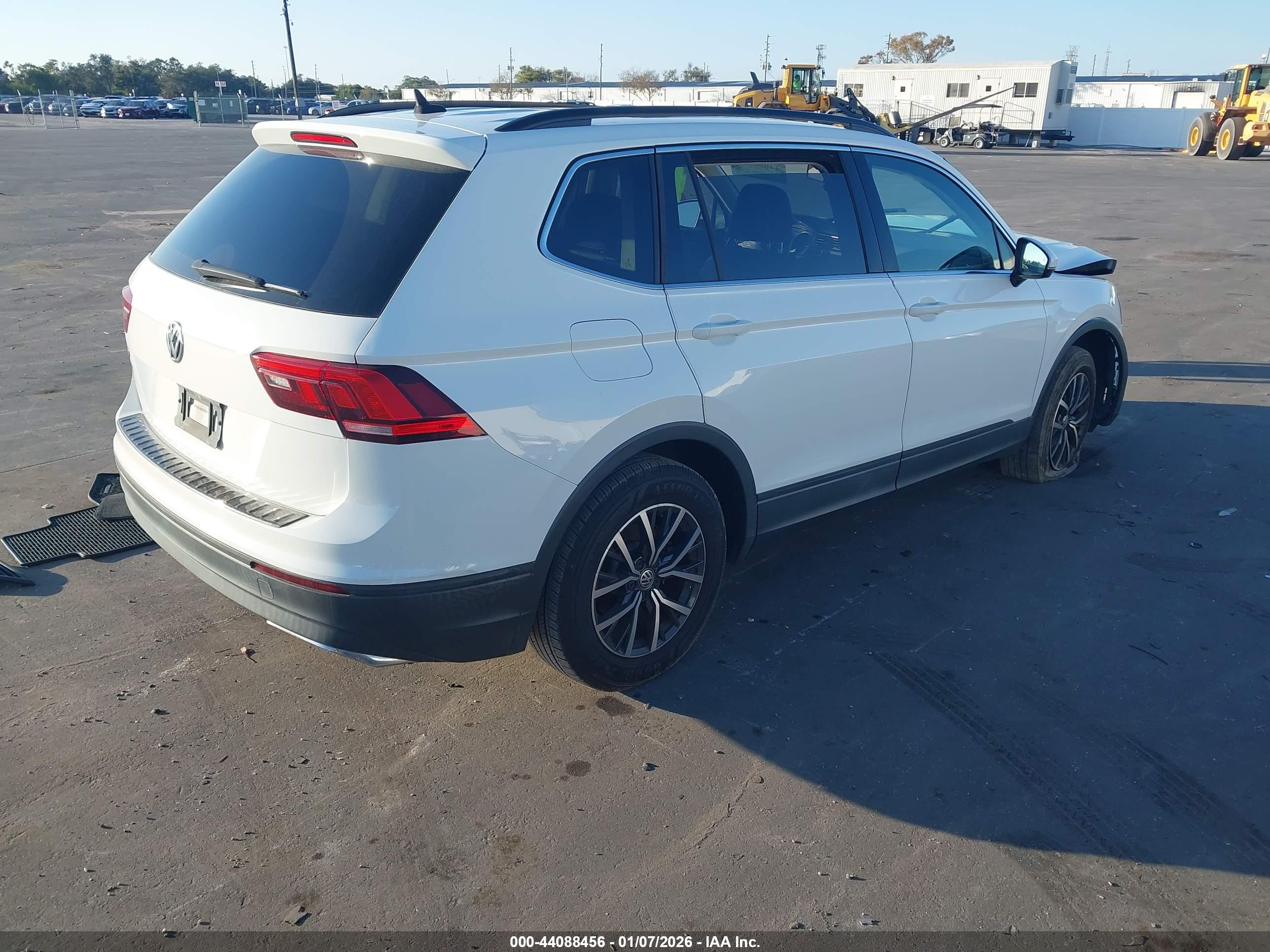 VOLKSWAGEN TIGUAN image 4