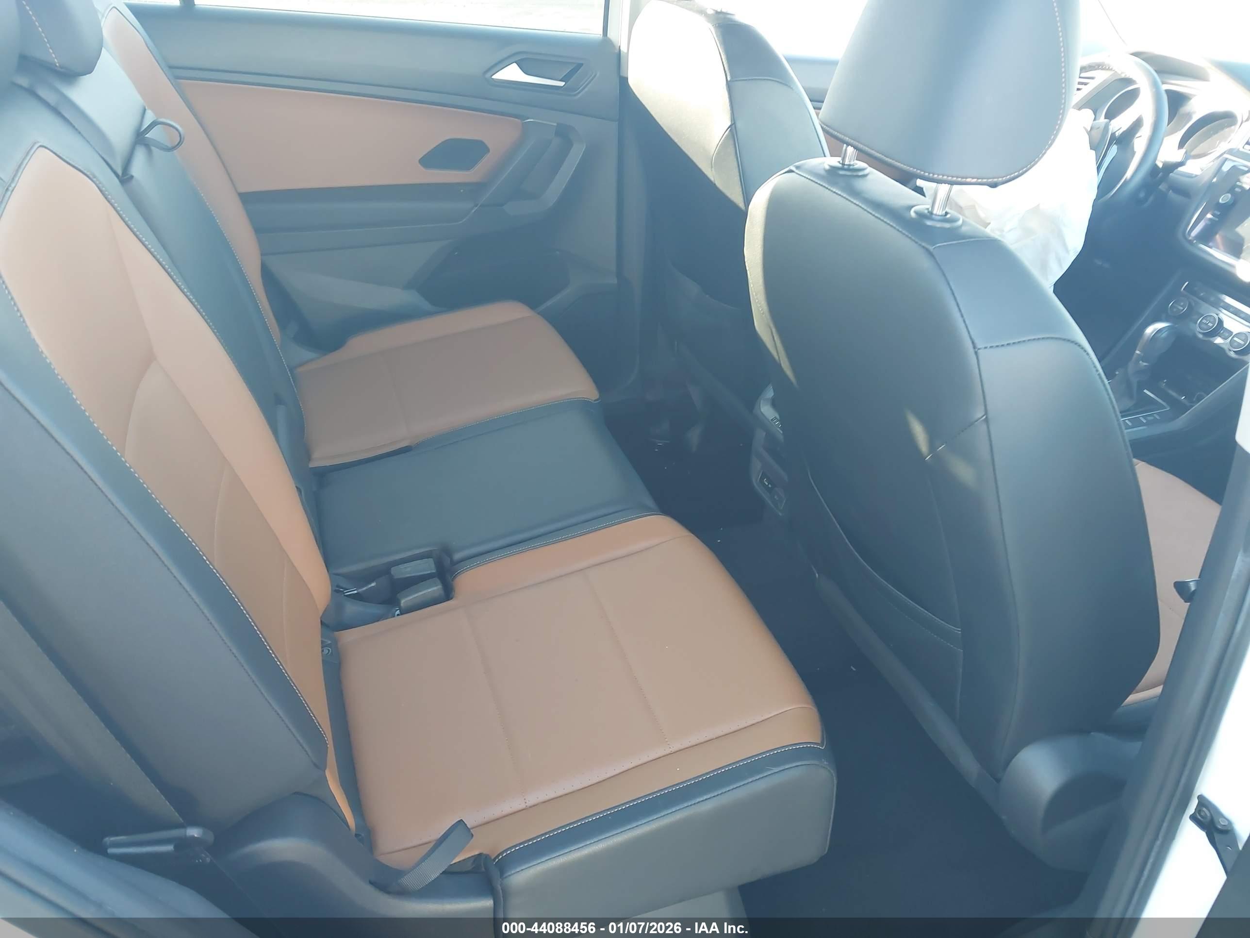 VOLKSWAGEN TIGUAN image 8