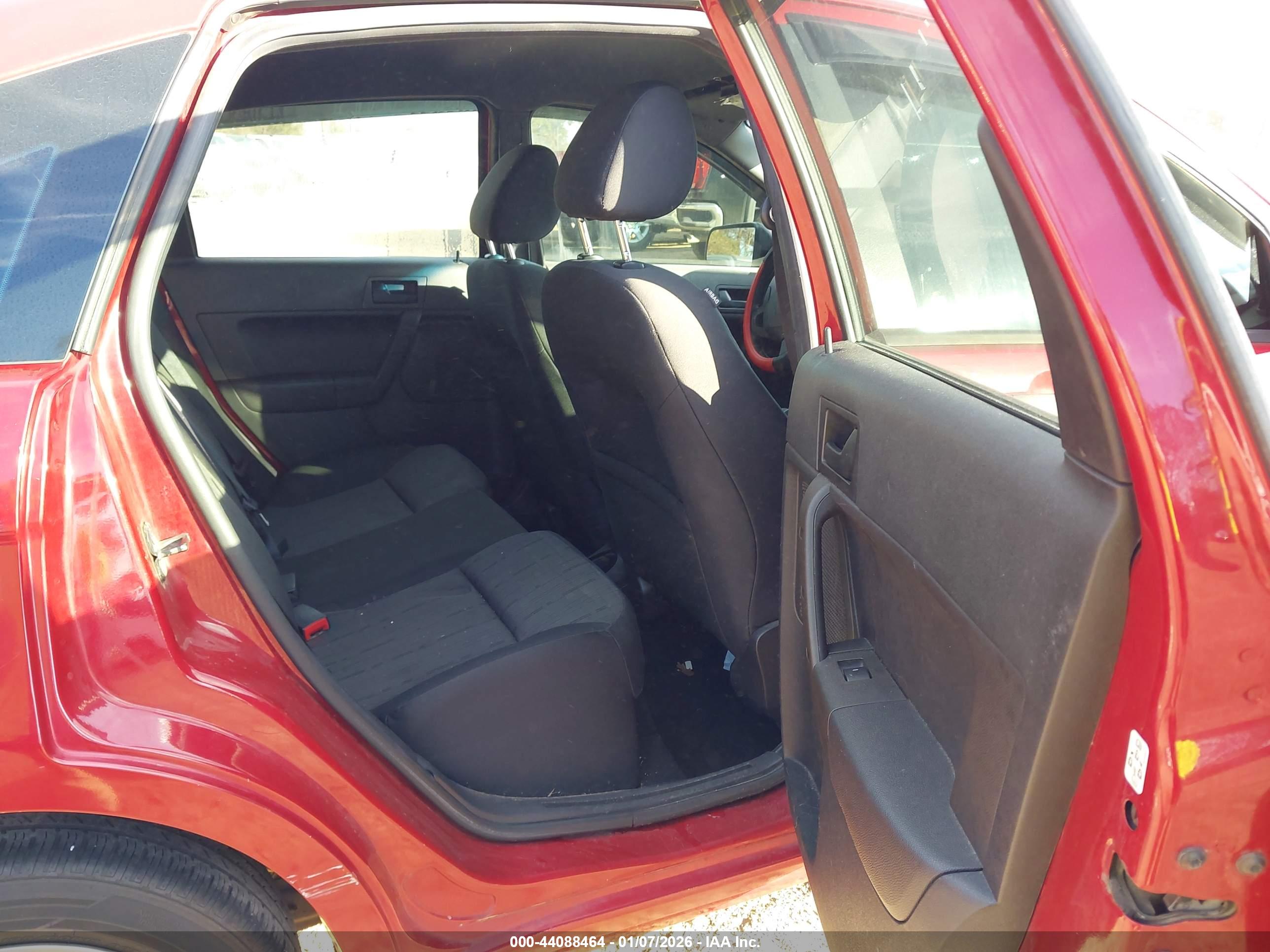 FORD FOCUS image 8