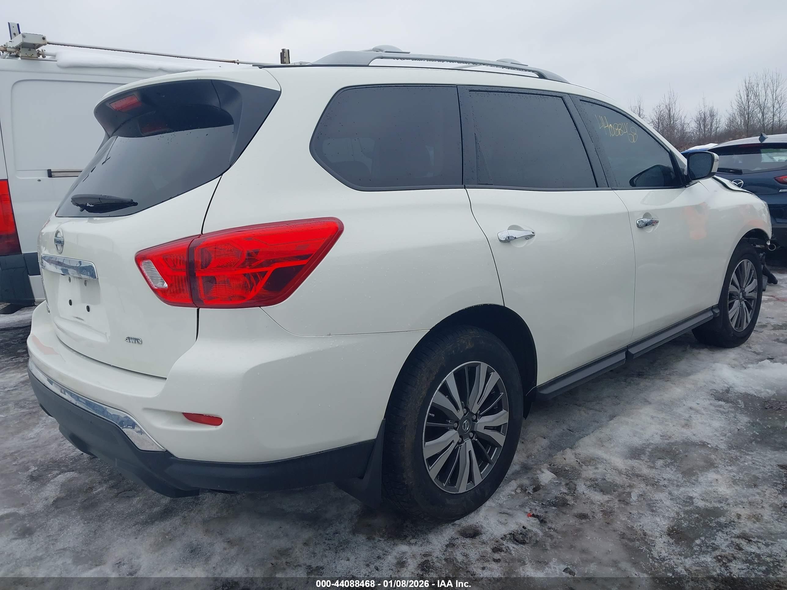 NISSAN PATHFINDER image 4