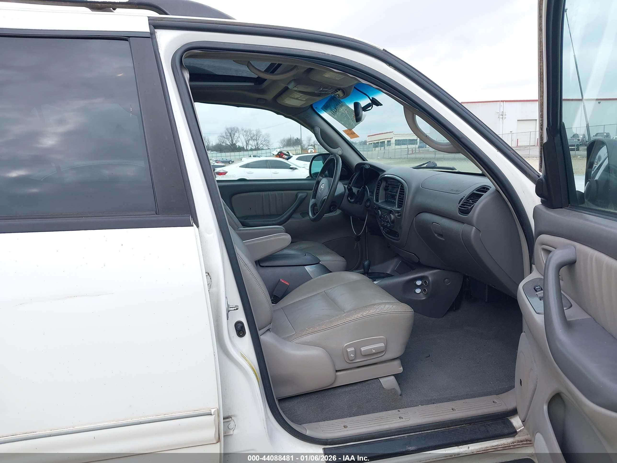 TOYOTA SEQUOIA image 5