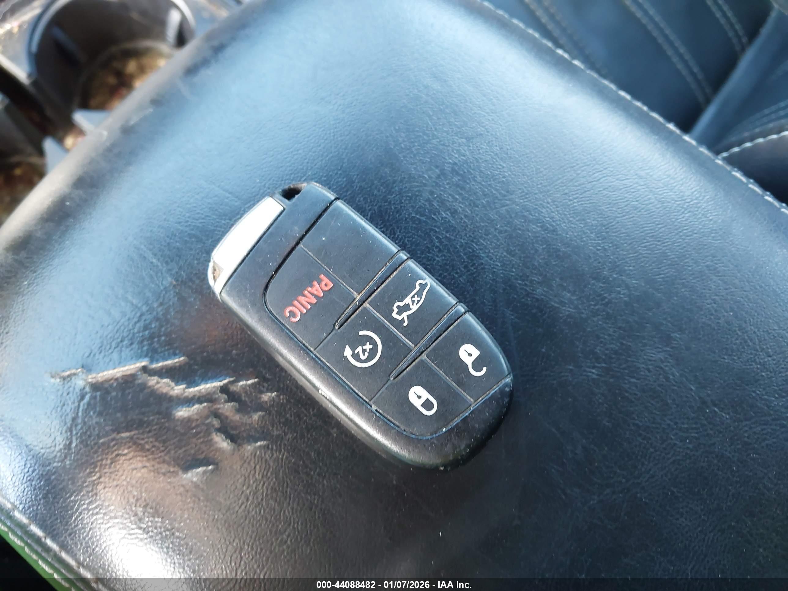CHRYSLER 300 image 11