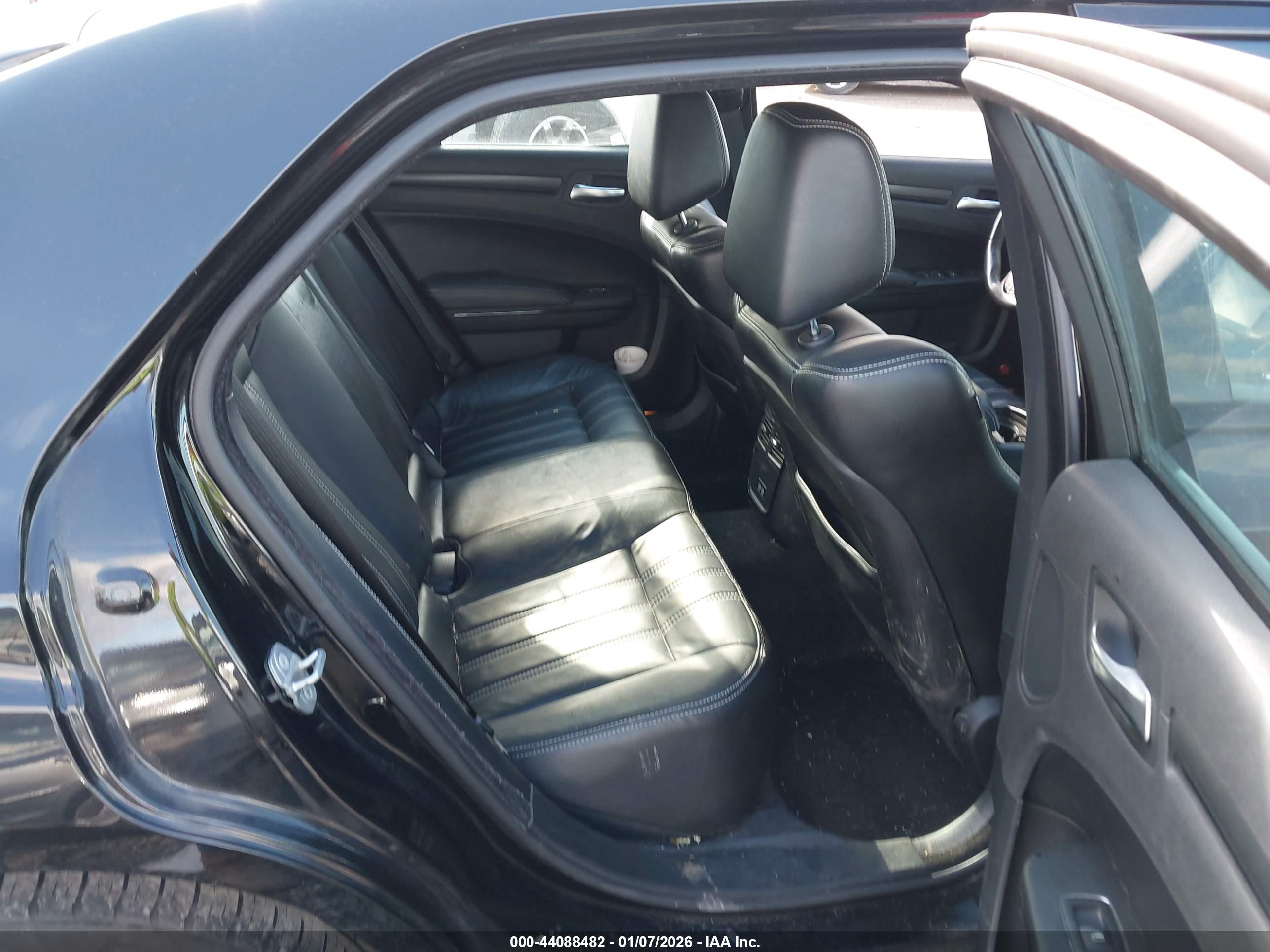 CHRYSLER 300 image 8