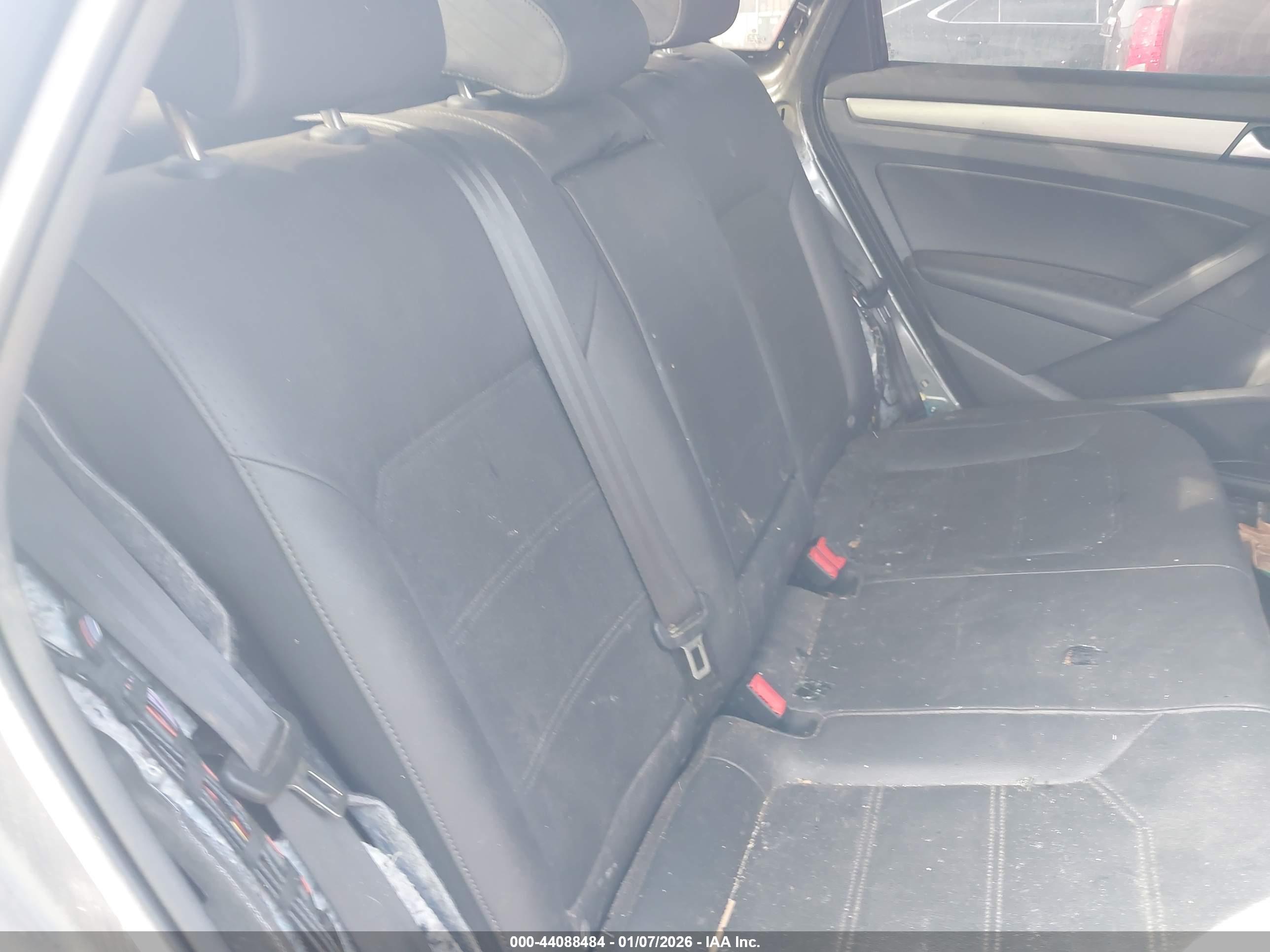 VOLKSWAGEN PASSAT image 8