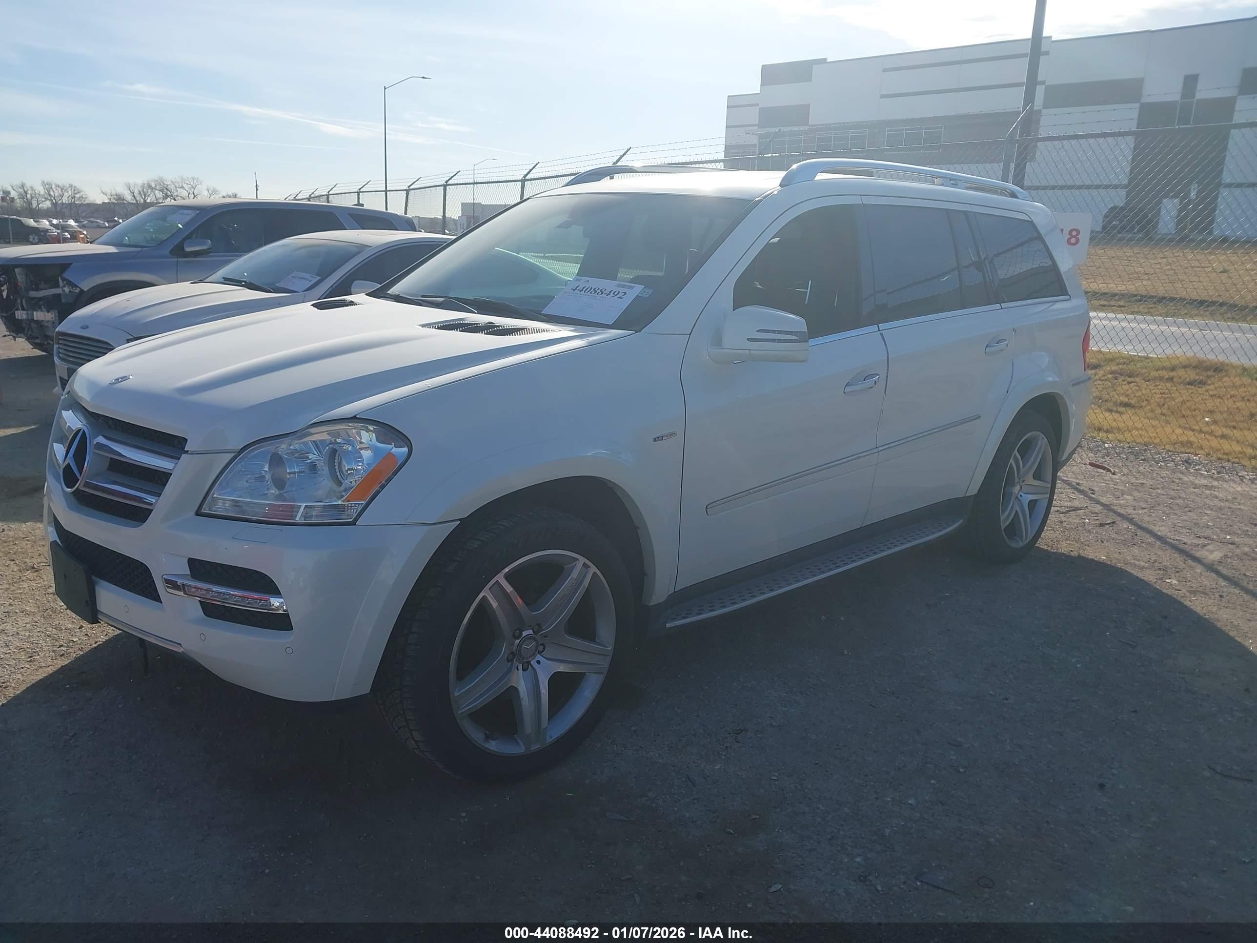 MERCEDES-BENZ GL image 2