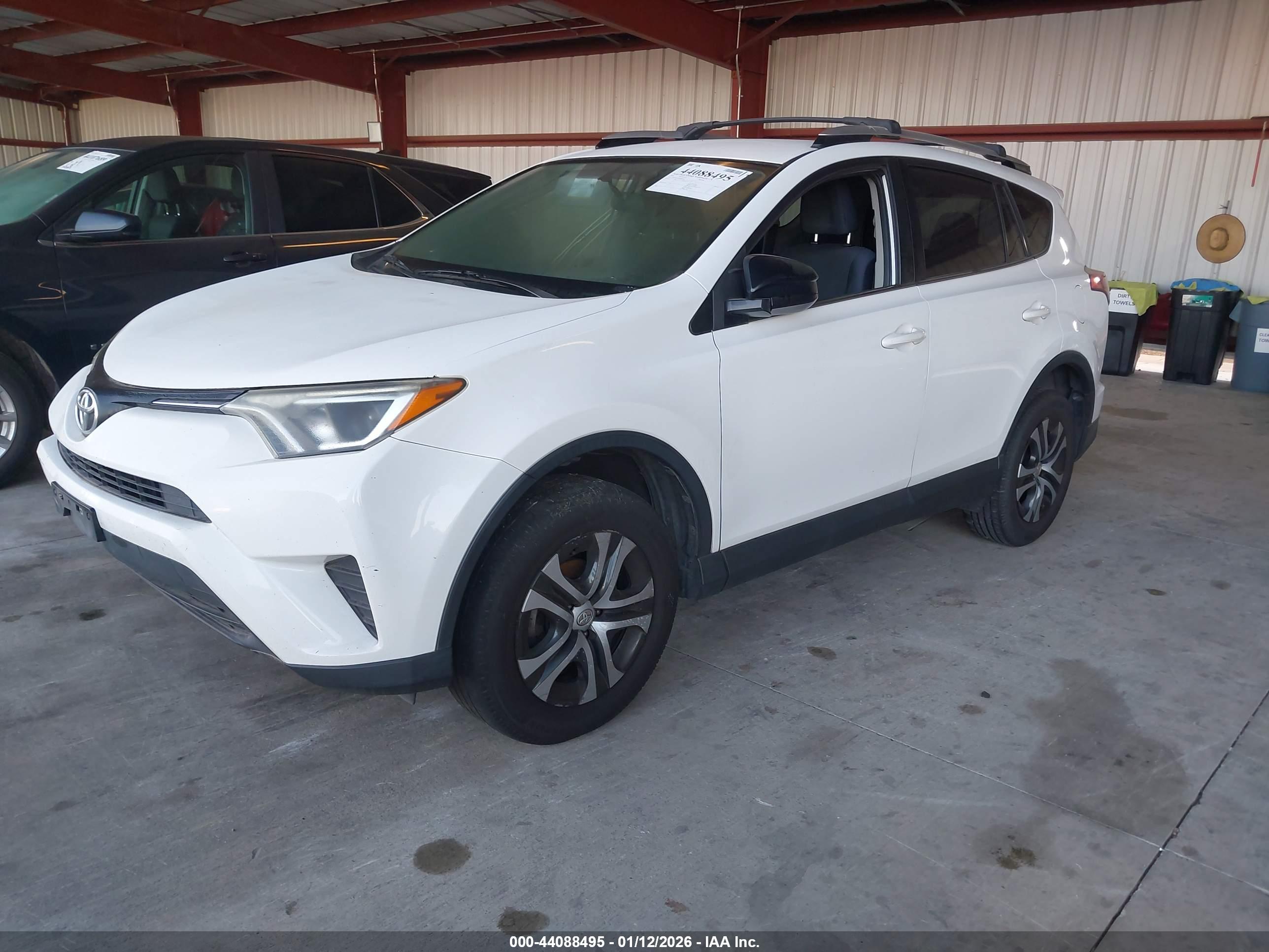 TOYOTA RAV4 image 2
