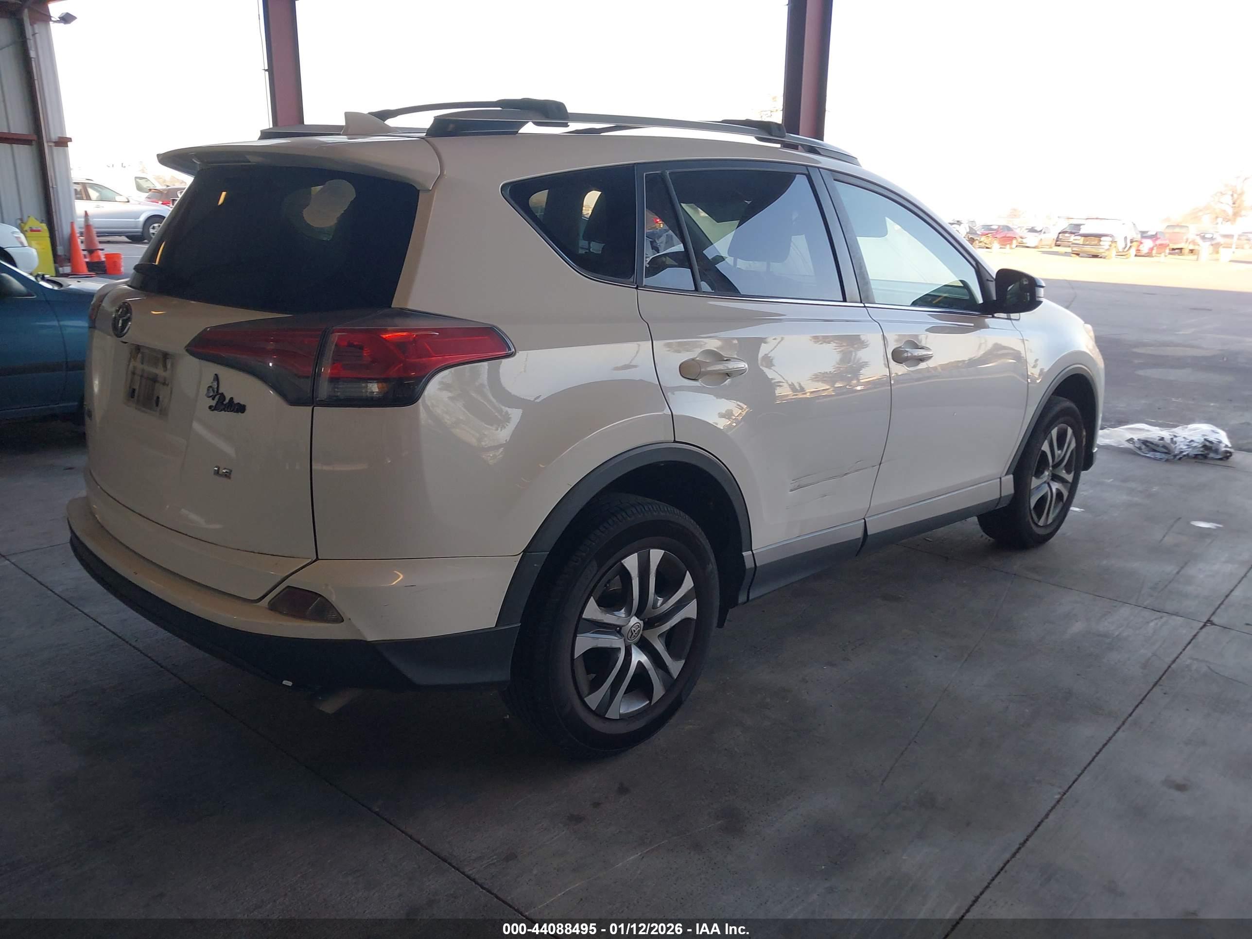 TOYOTA RAV4 image 4