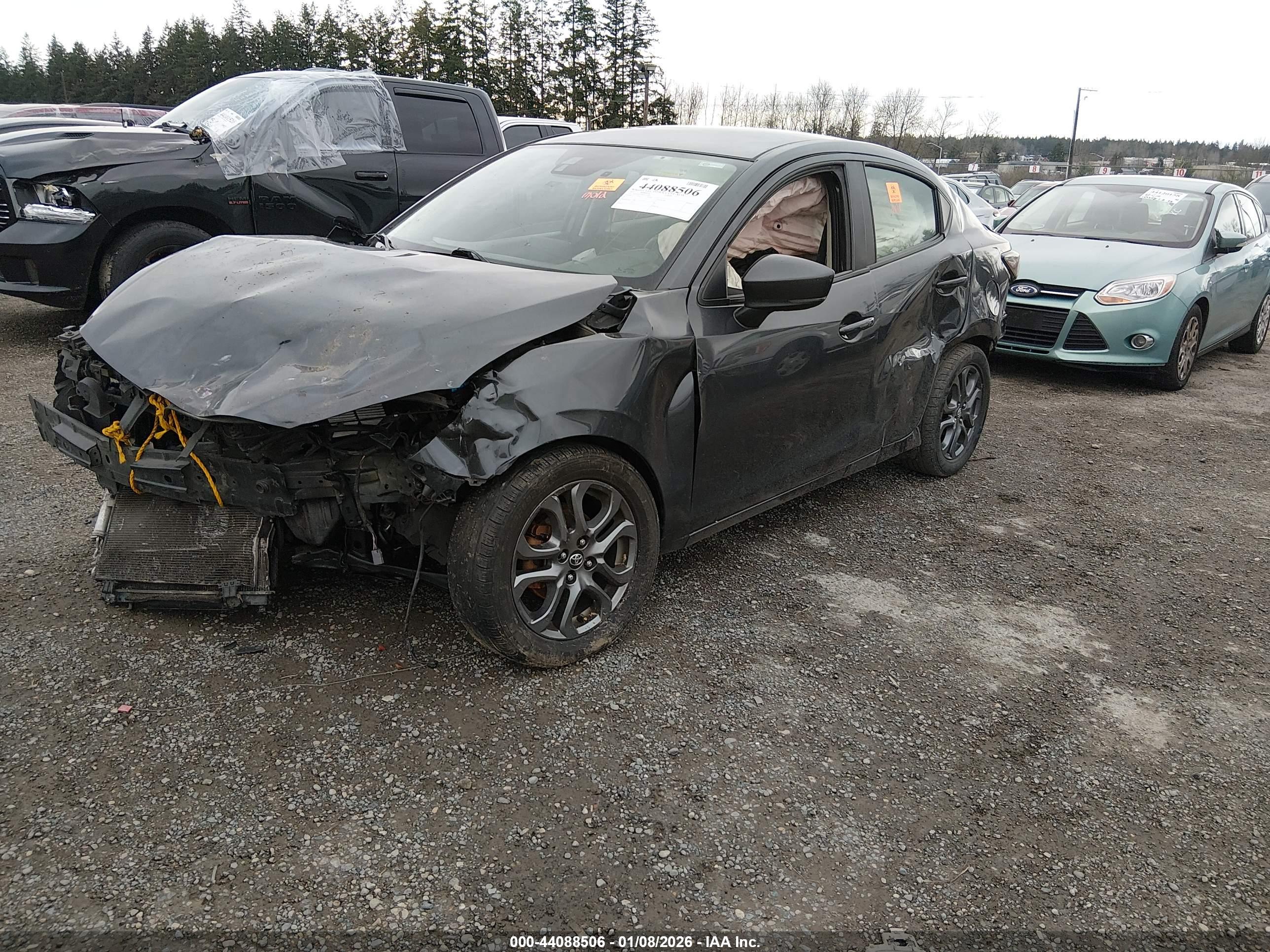 TOYOTA YARIS image 2