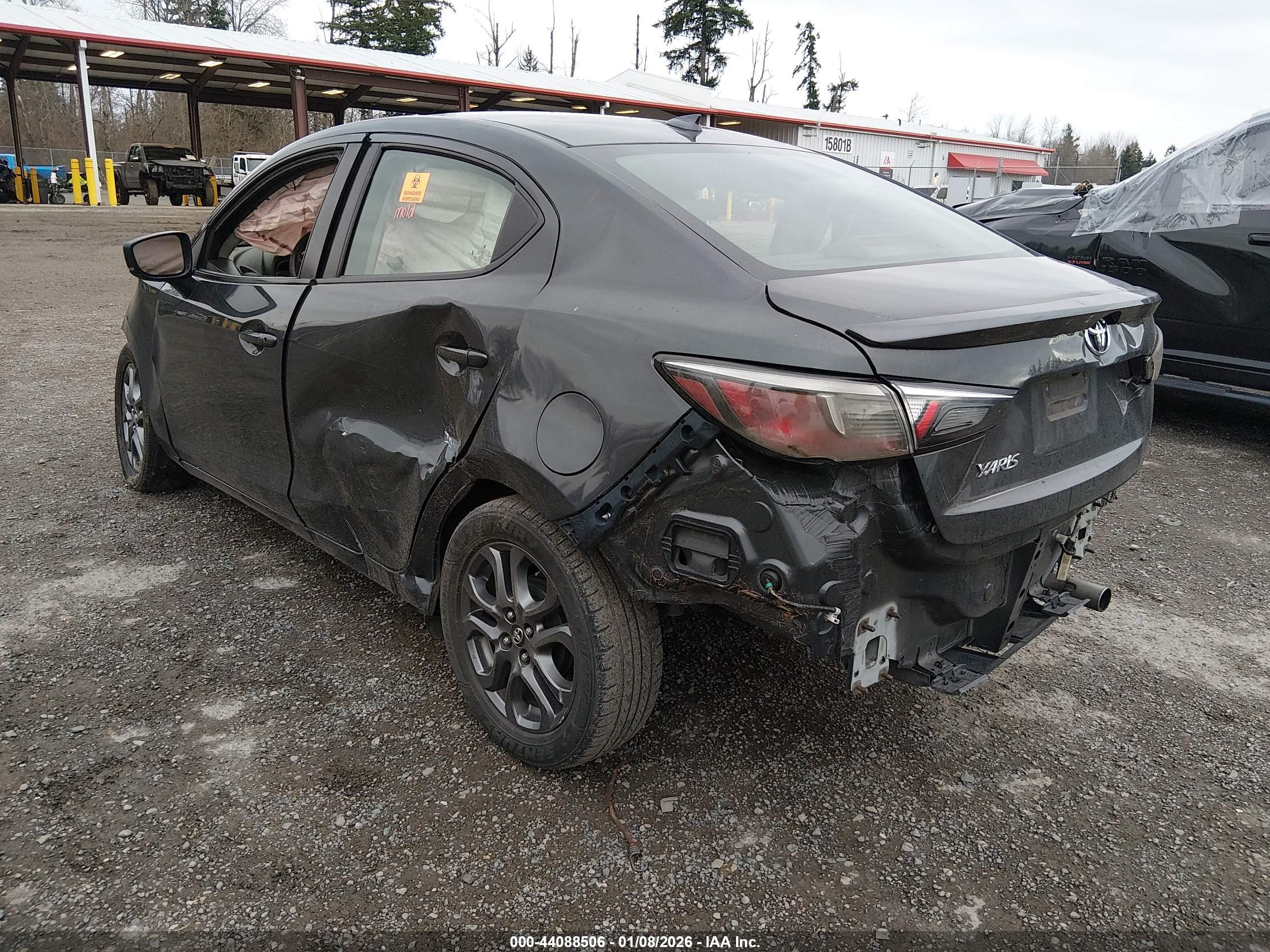 TOYOTA YARIS image 3