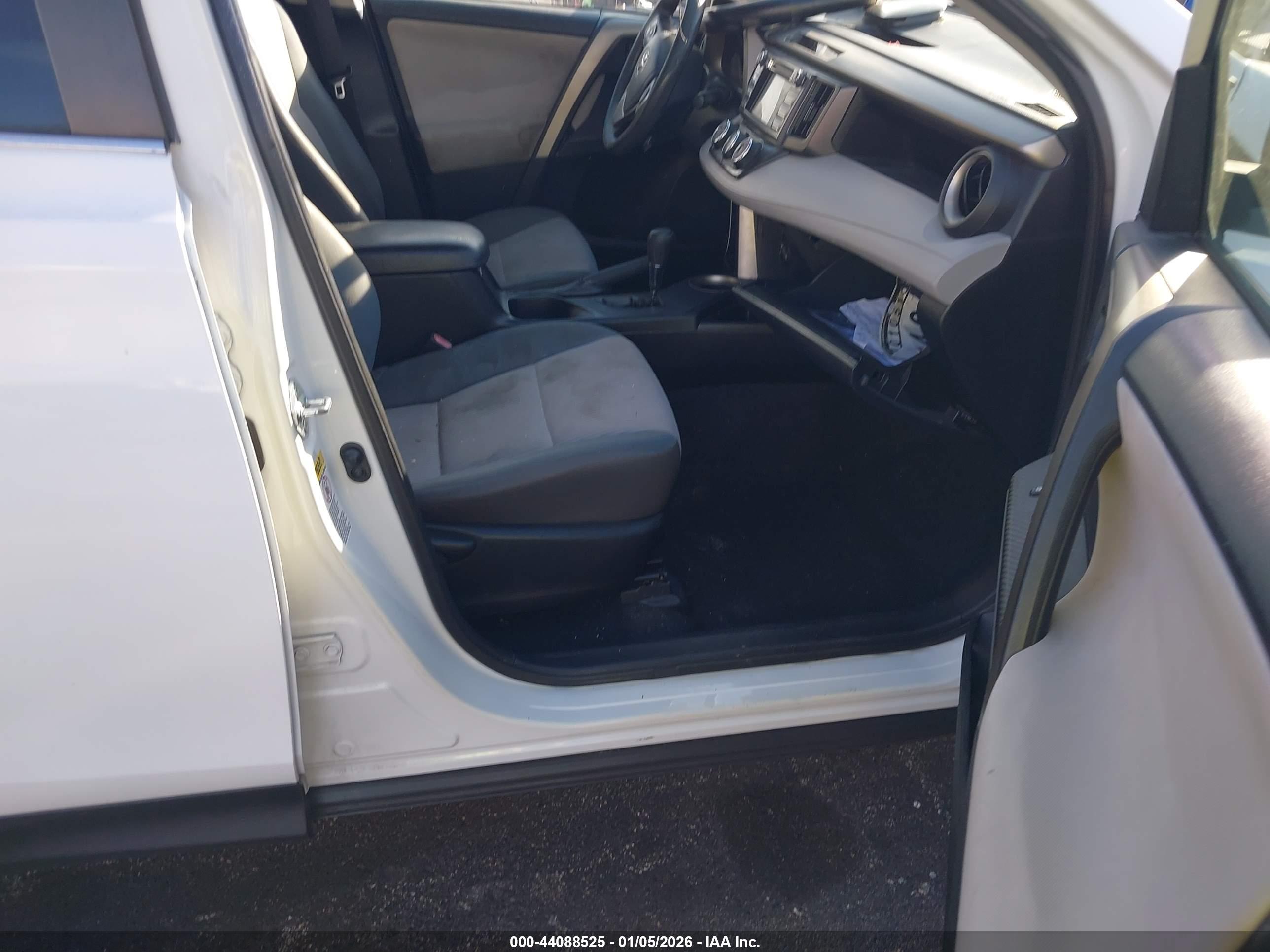 TOYOTA RAV4 image 5
