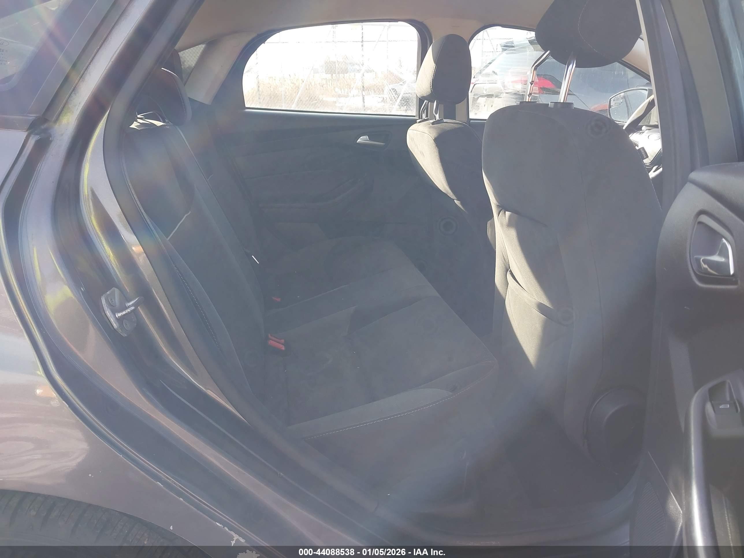 FORD FOCUS image 8