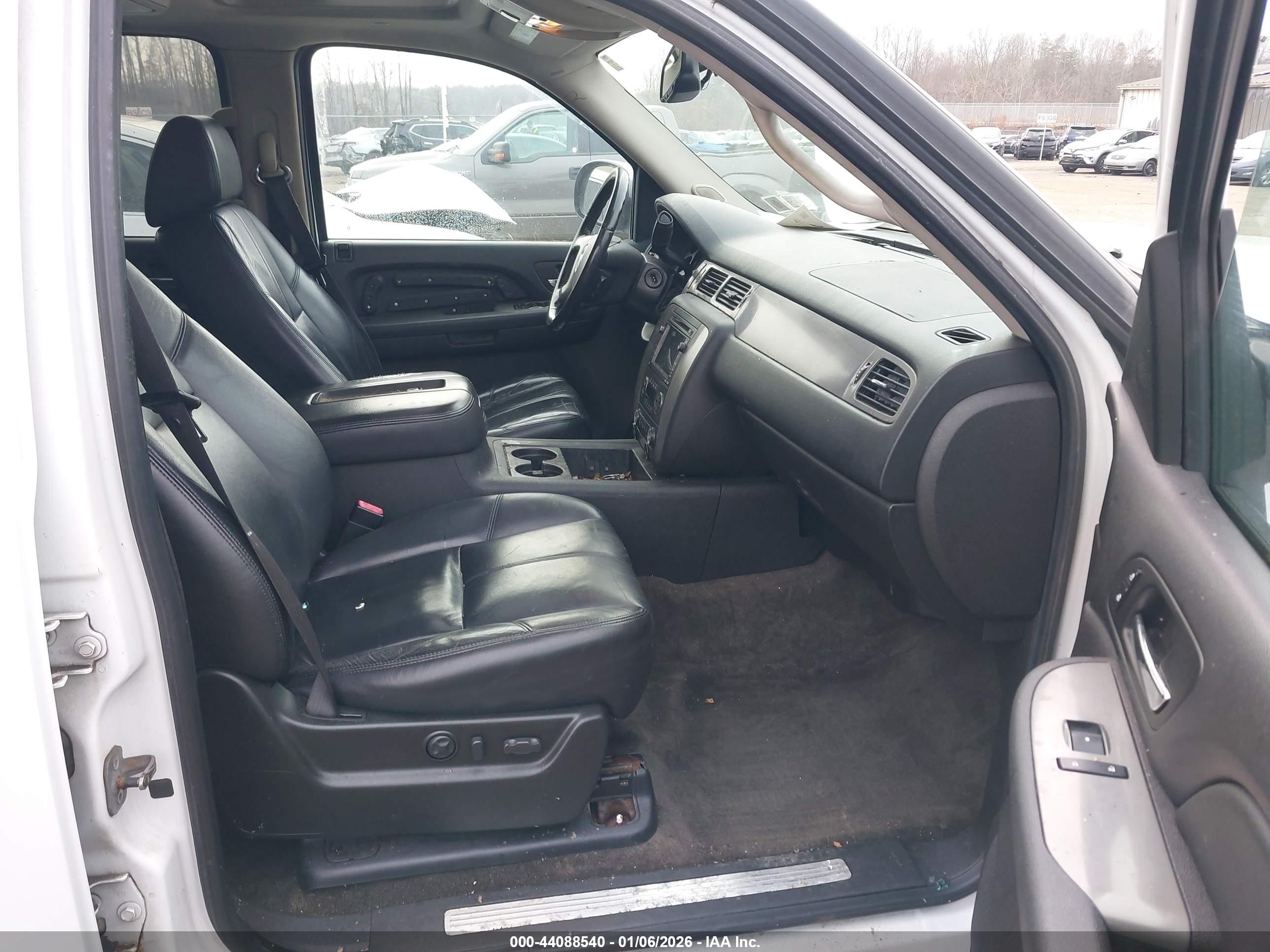 CHEVROLET TAHOE image 5