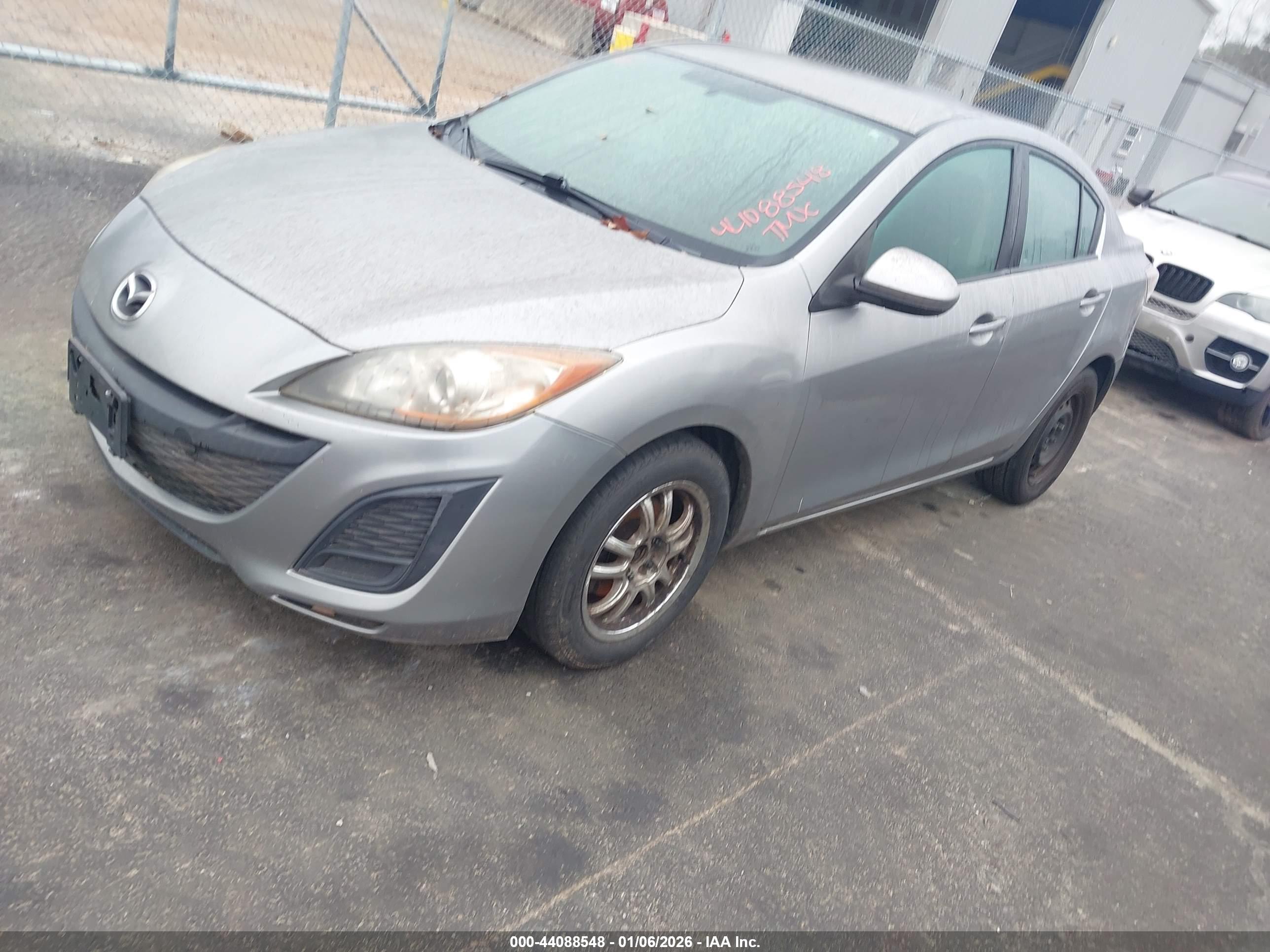 MAZDA MAZDA3 image 2