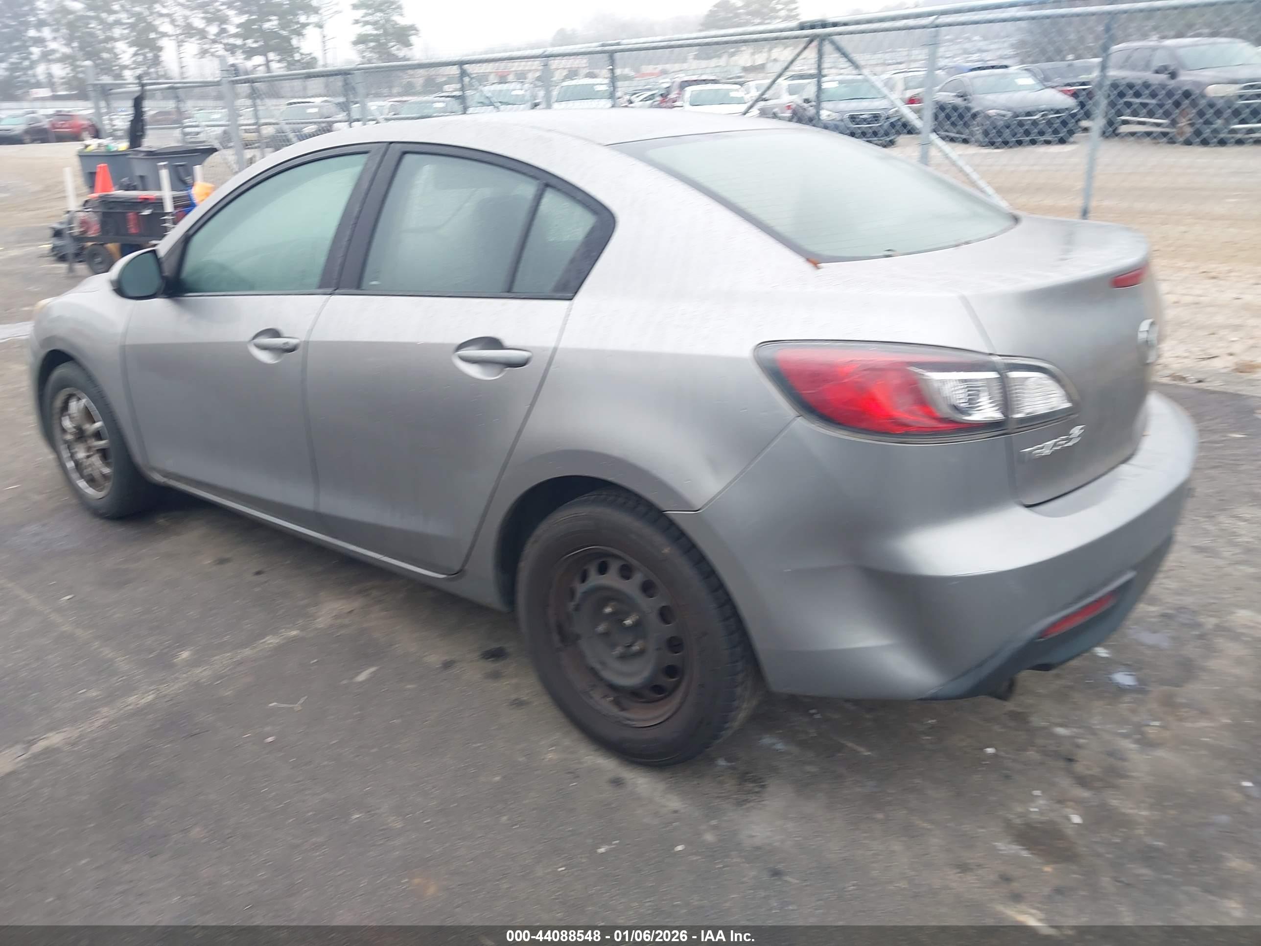 MAZDA MAZDA3 image 3