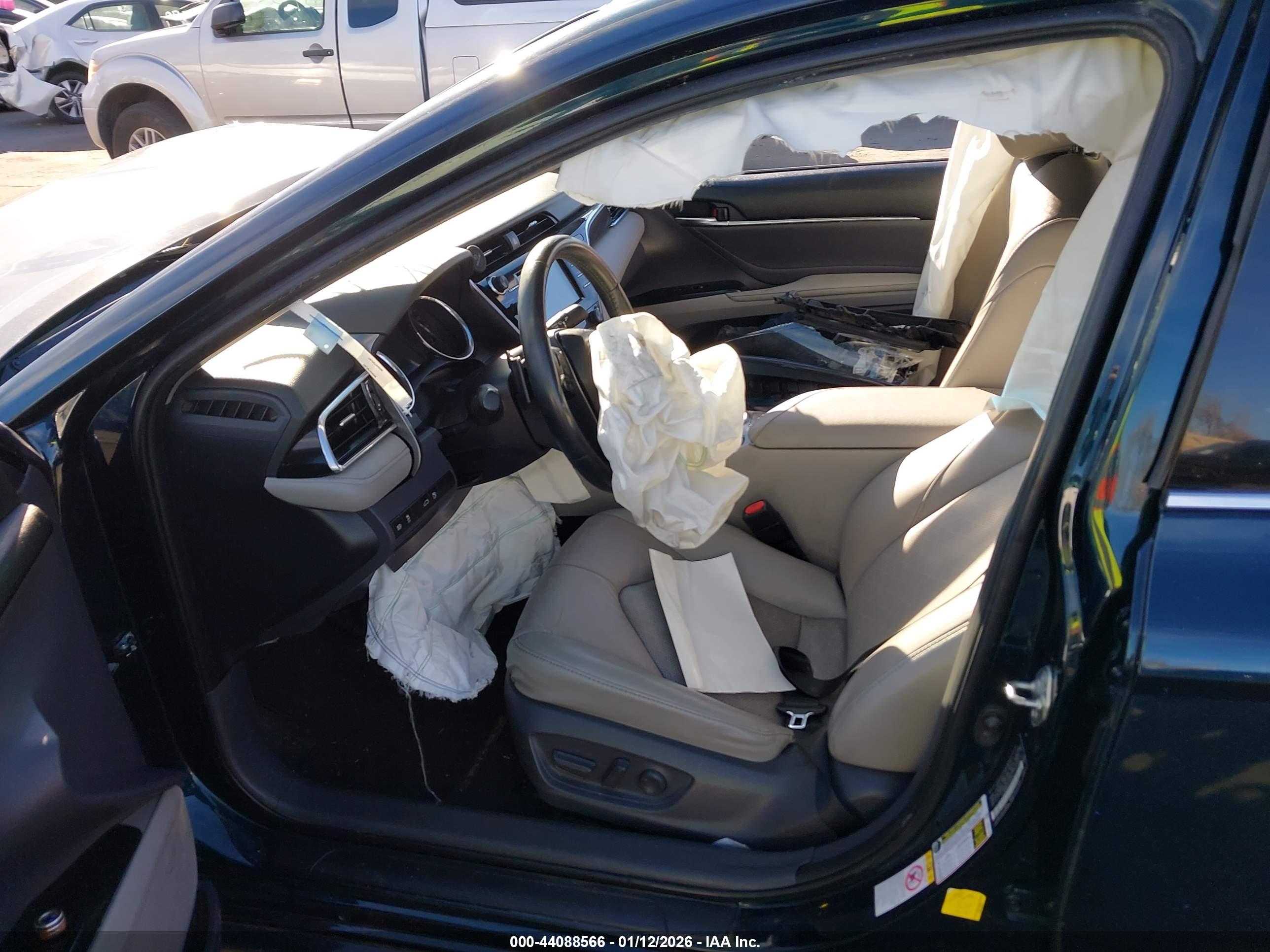 TOYOTA CAMRY image 5
