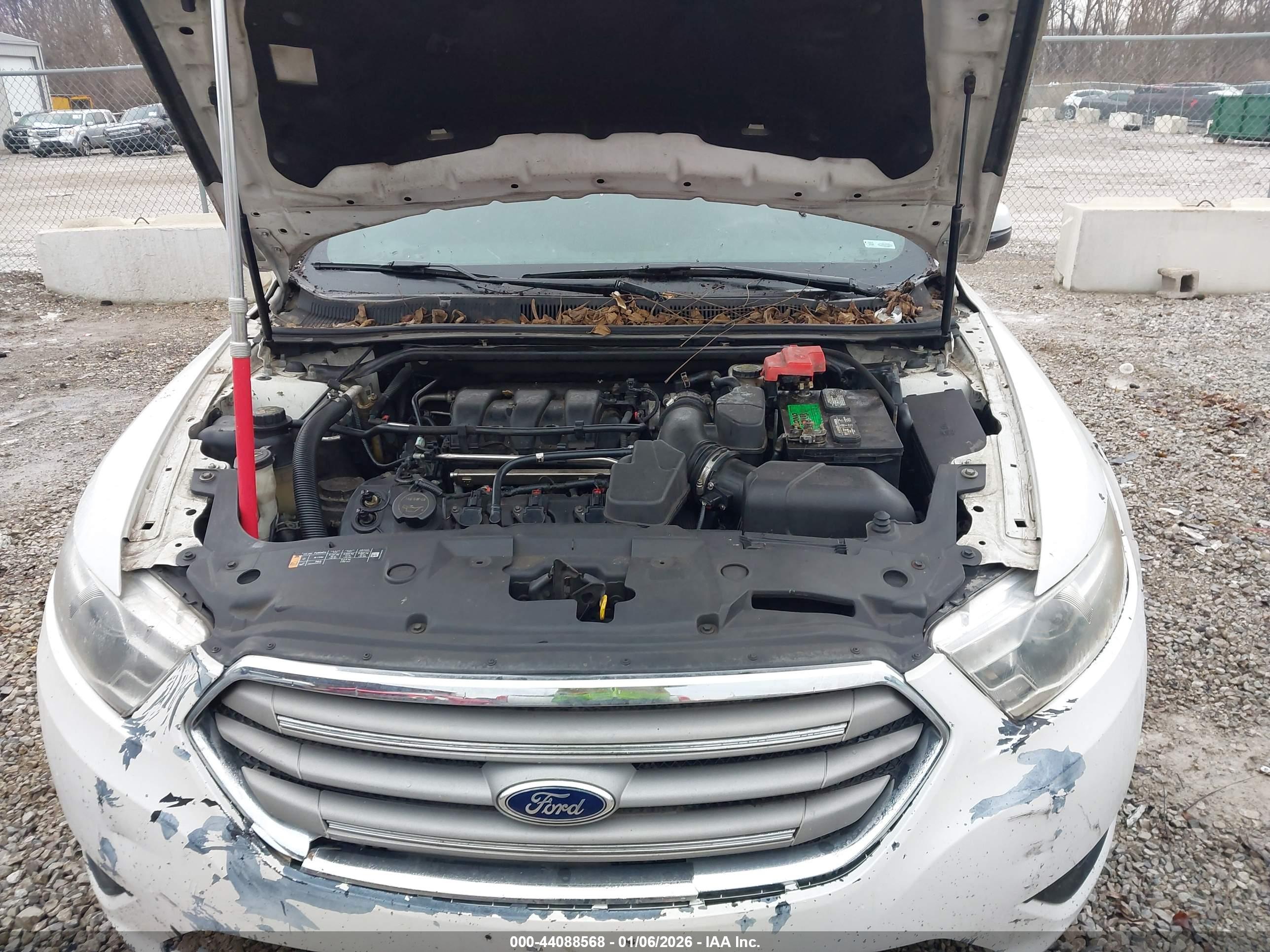 FORD TAURUS image 10