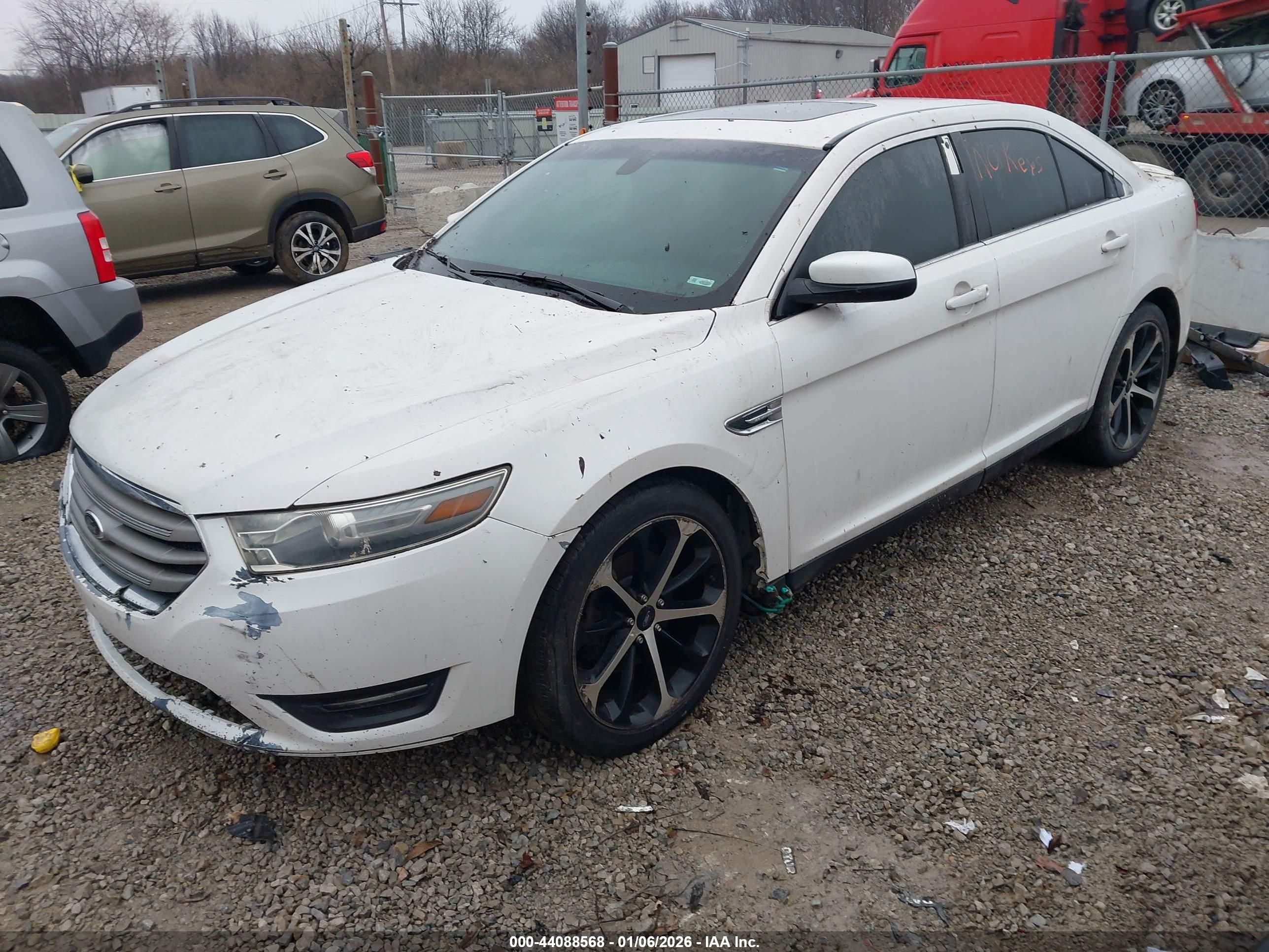 FORD TAURUS image 2