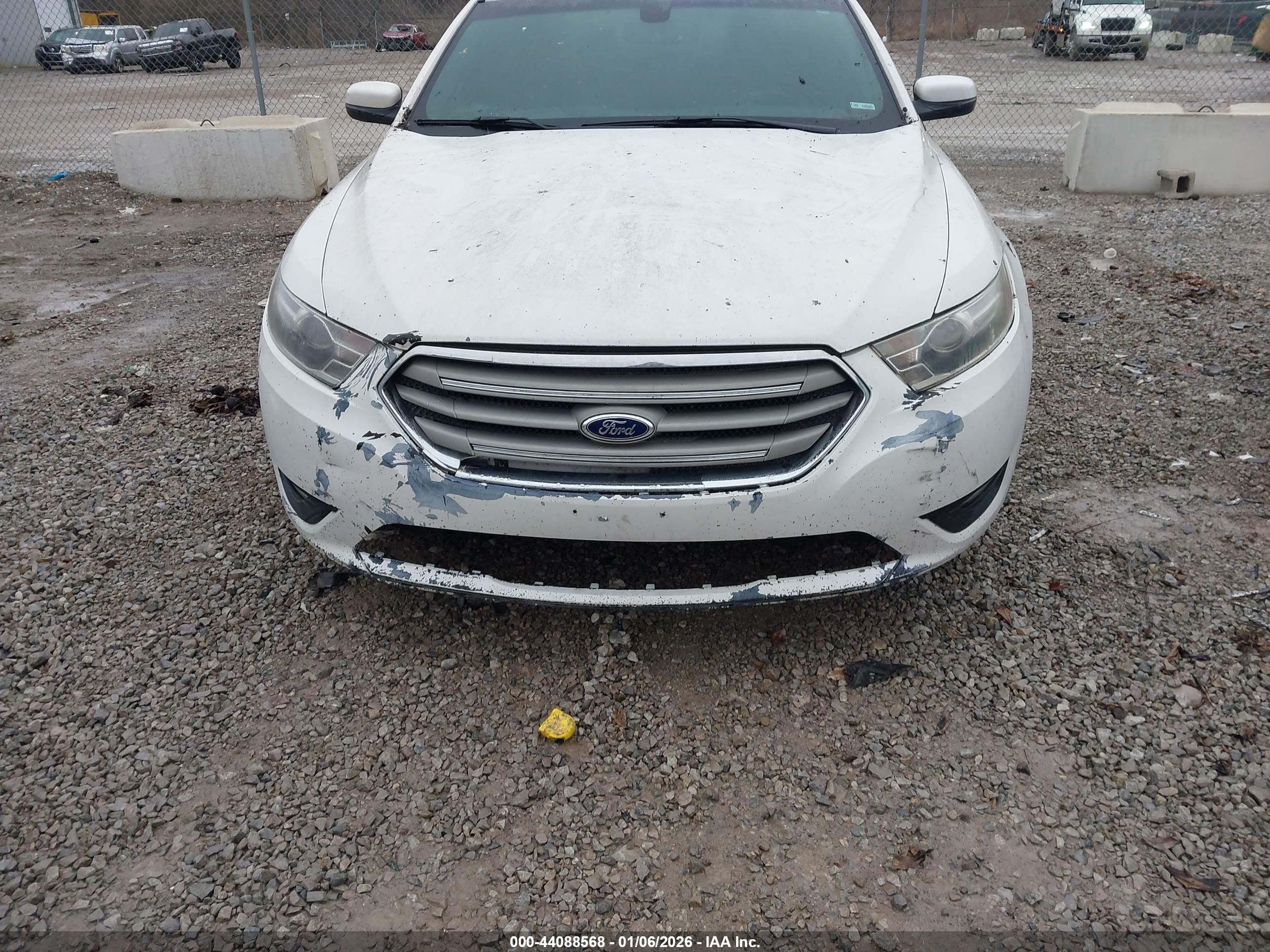 FORD TAURUS image 6