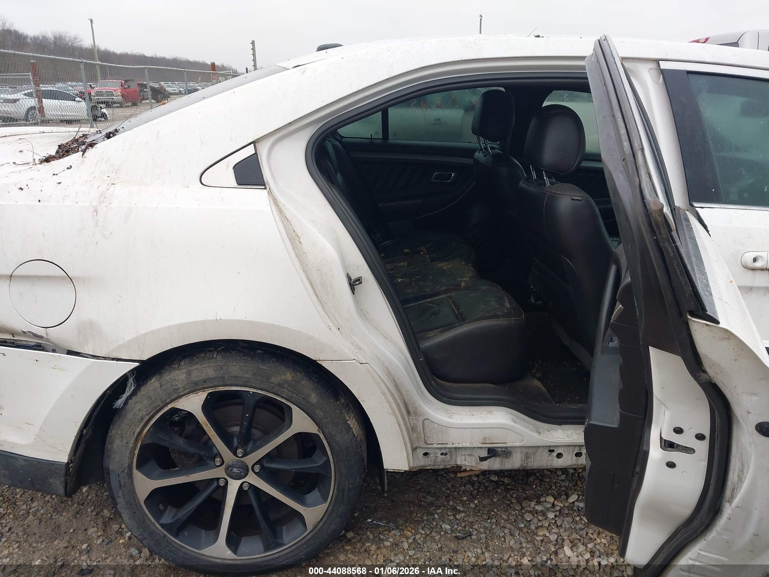FORD TAURUS image 8