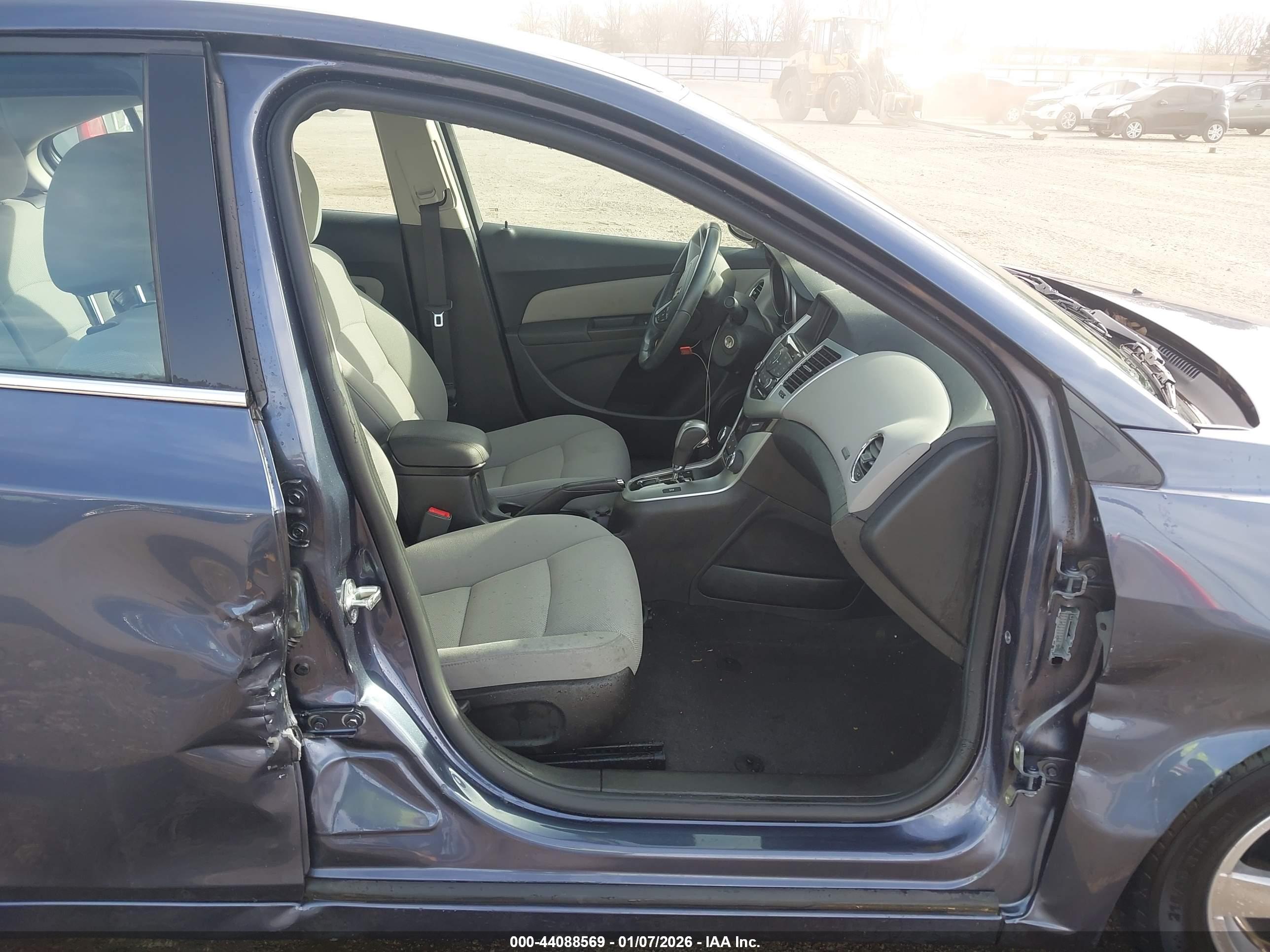 CHEVROLET CRUZE image 5