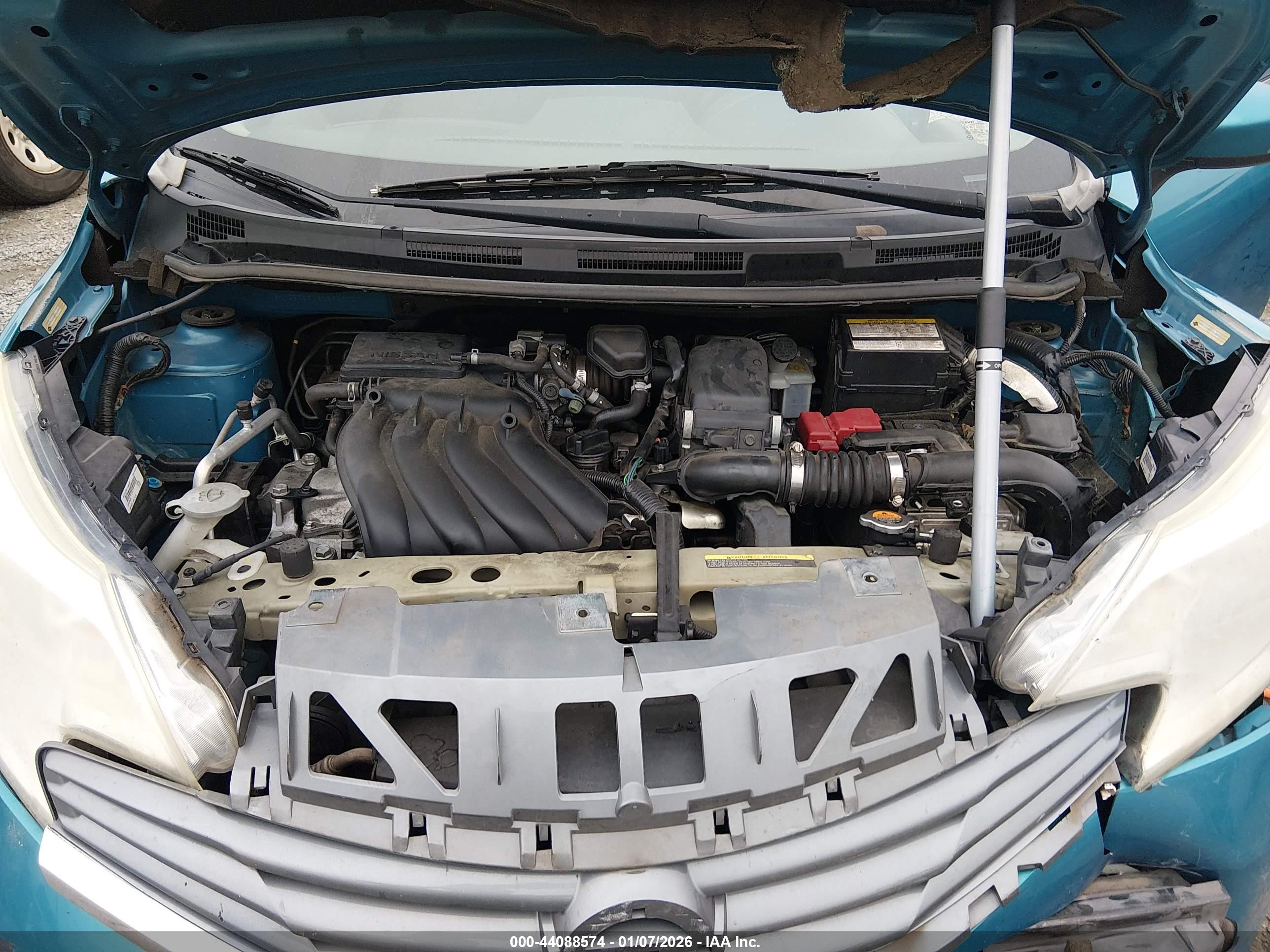 NISSAN VERSA image 10