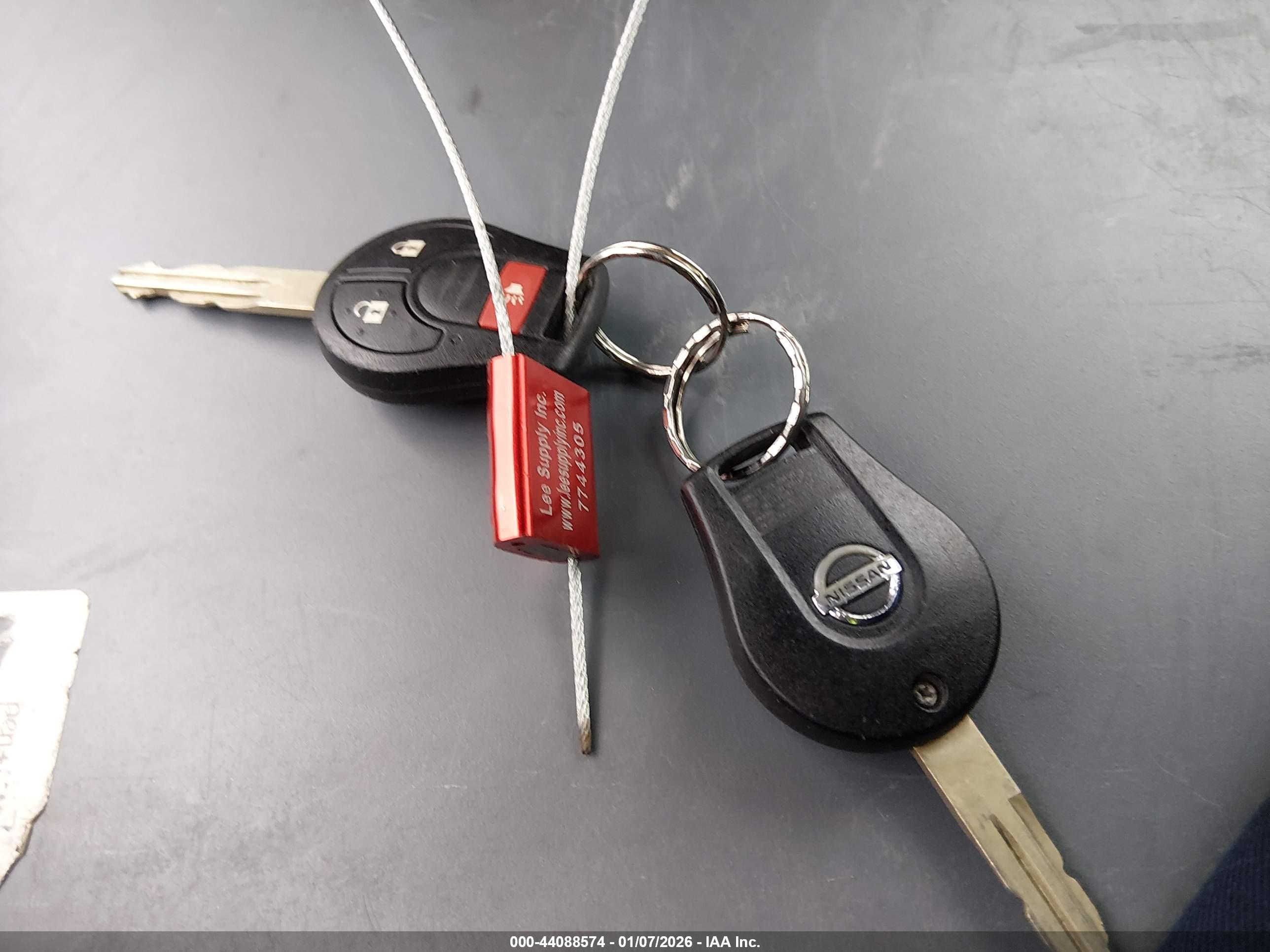 NISSAN VERSA image 11