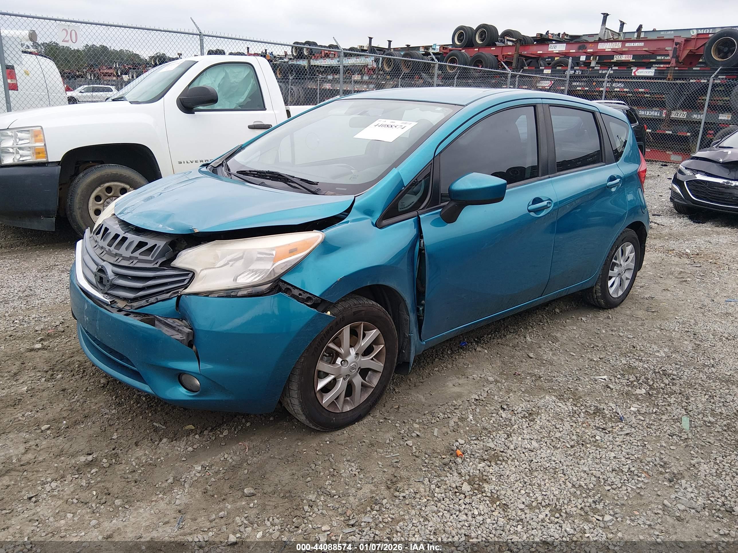 NISSAN VERSA image 2