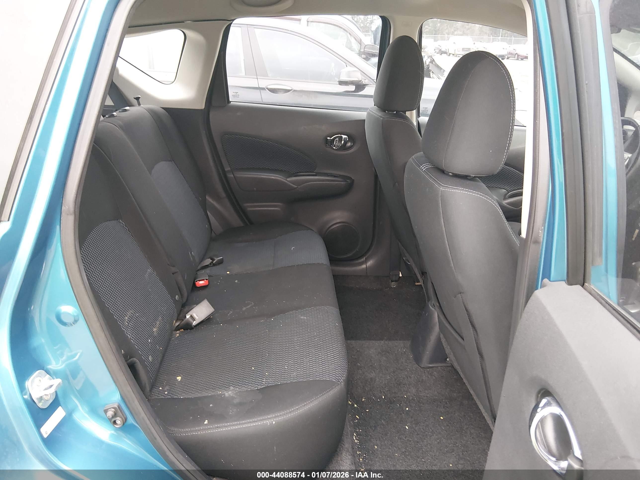 NISSAN VERSA image 8