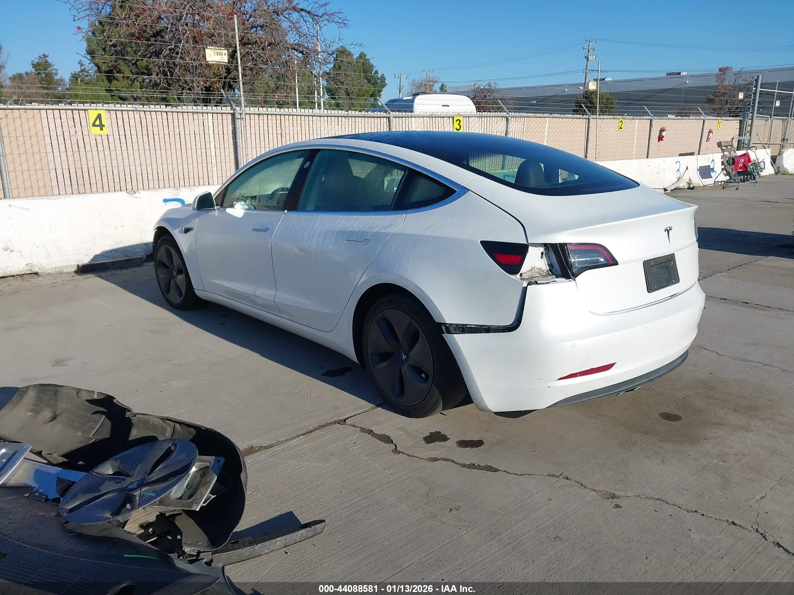 TESLA MODEL image 3