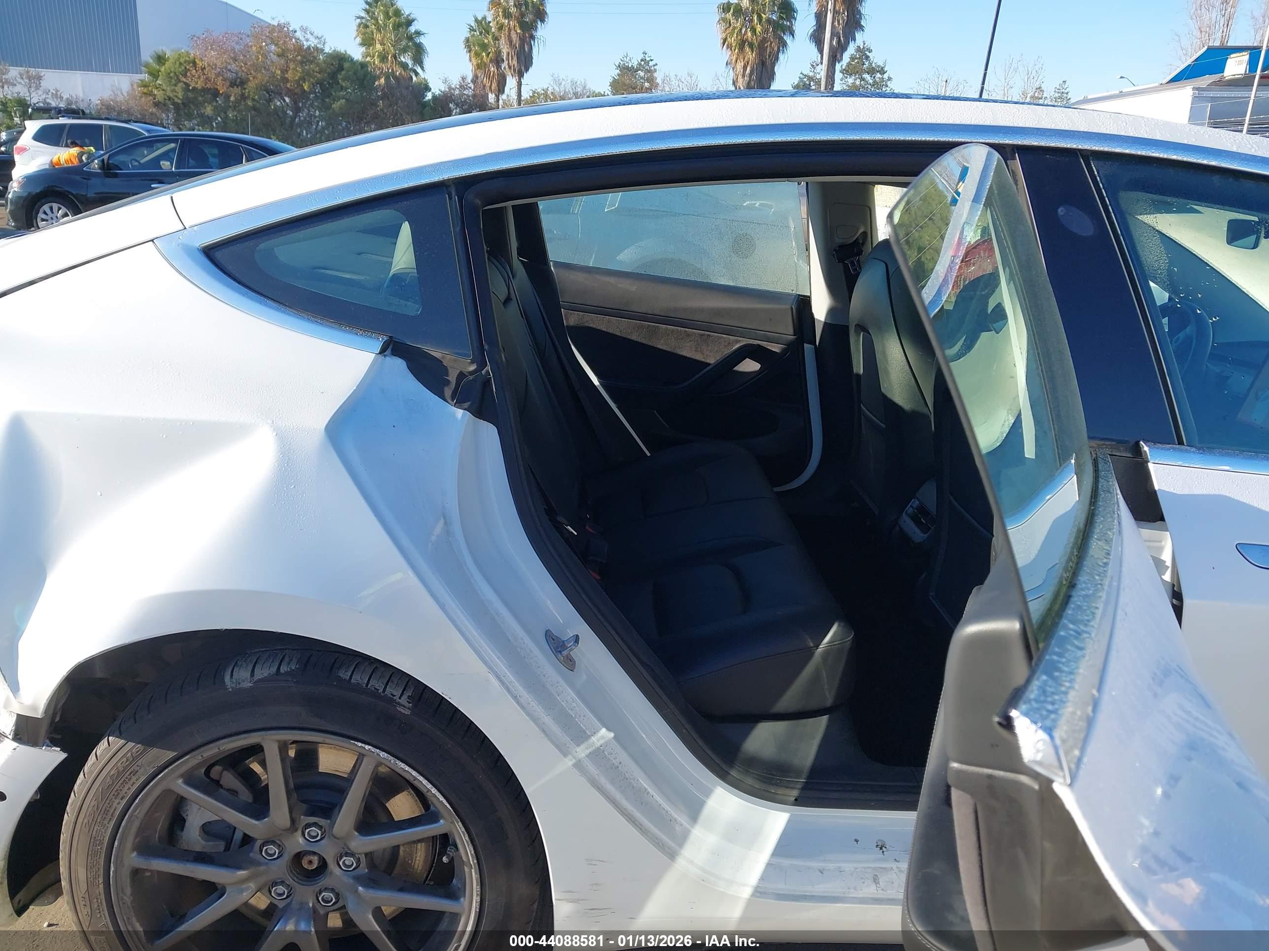 TESLA MODEL image 8