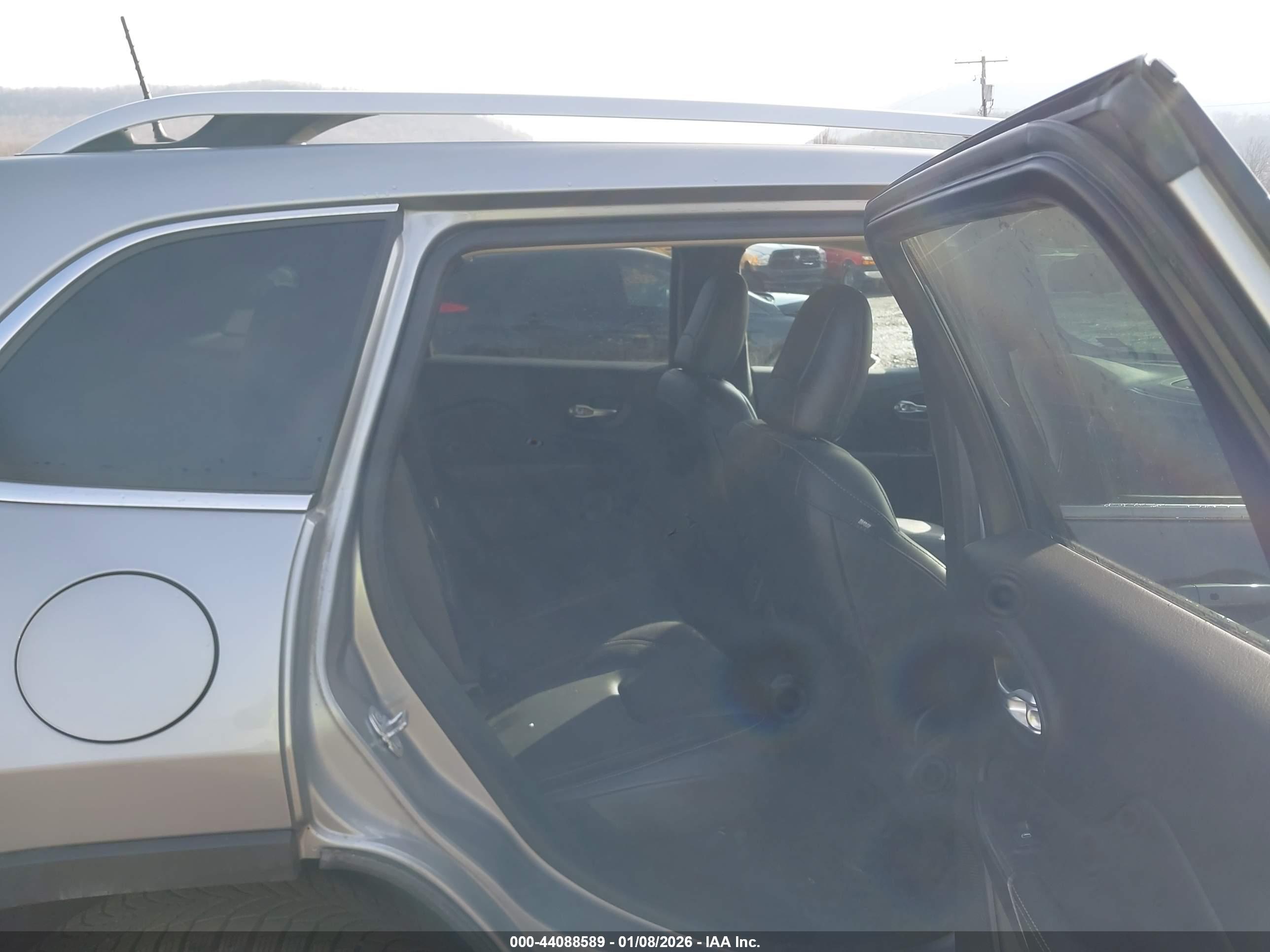 JEEP CHEROKEE image 8