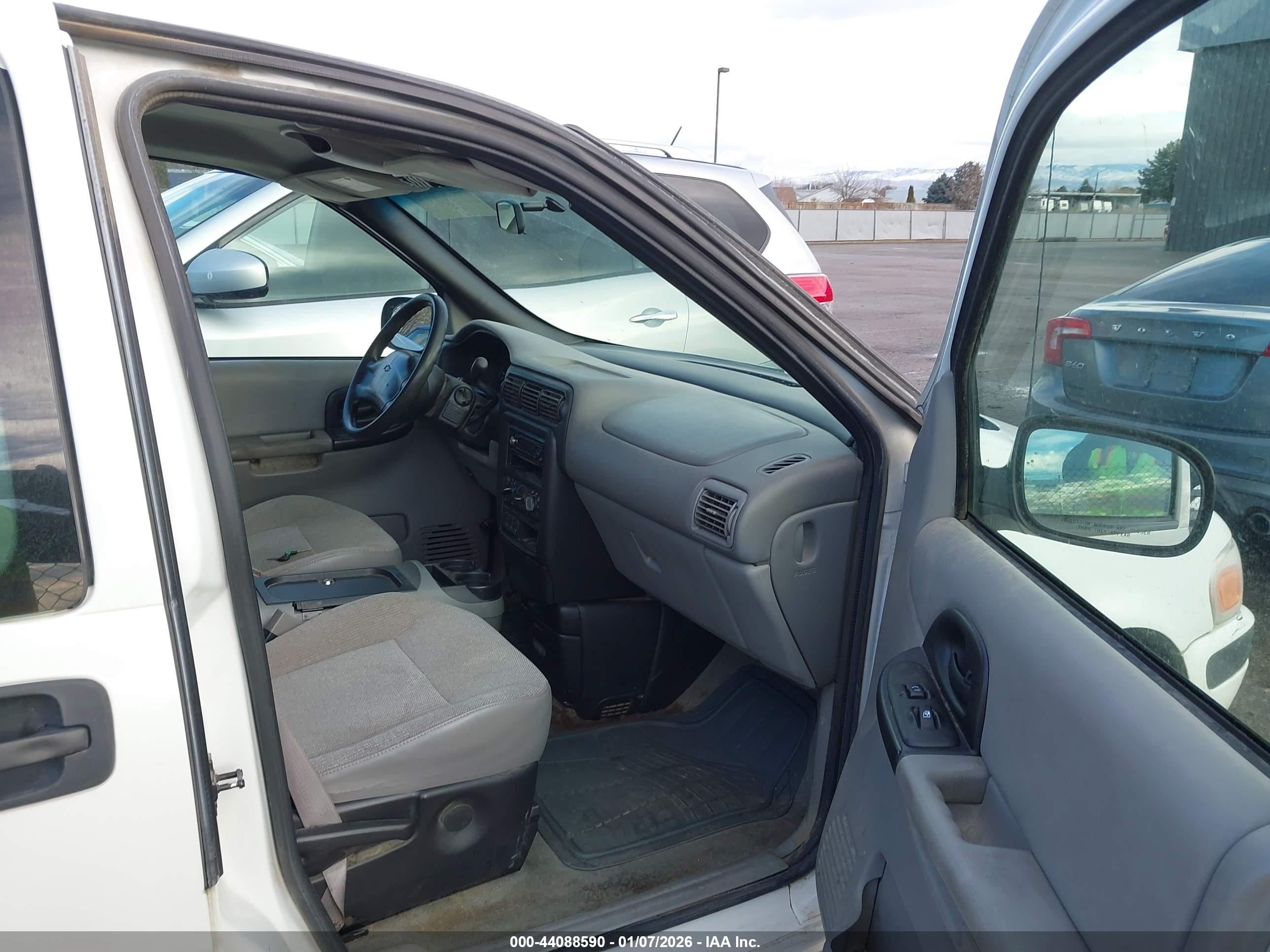 CHEVROLET VENTURE image 5