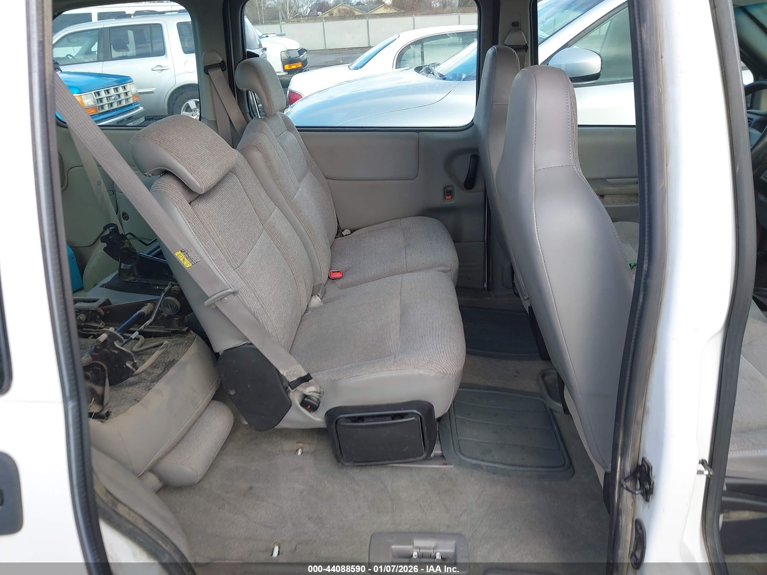 CHEVROLET VENTURE image 8