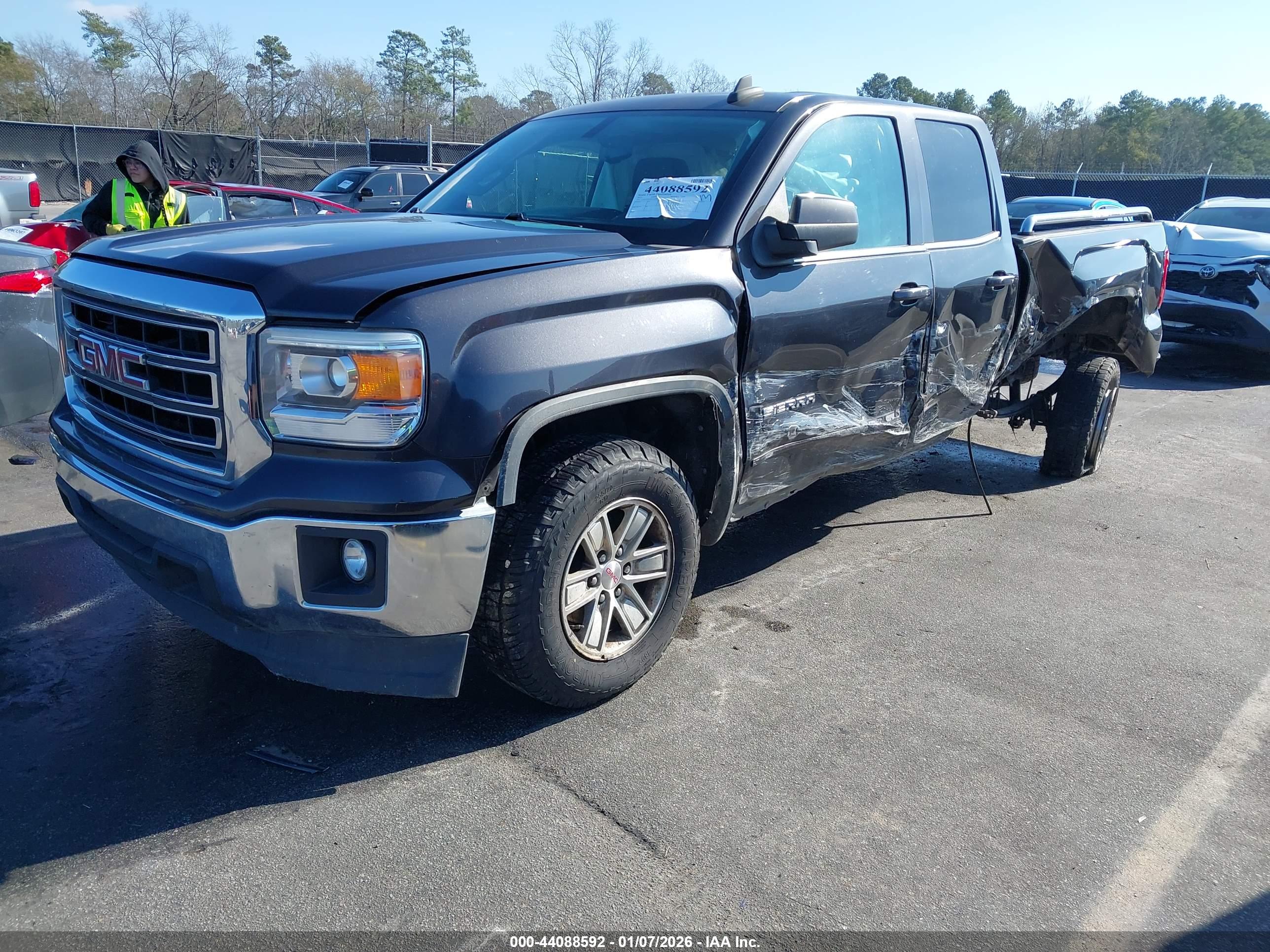 GMC SIERRA image 2