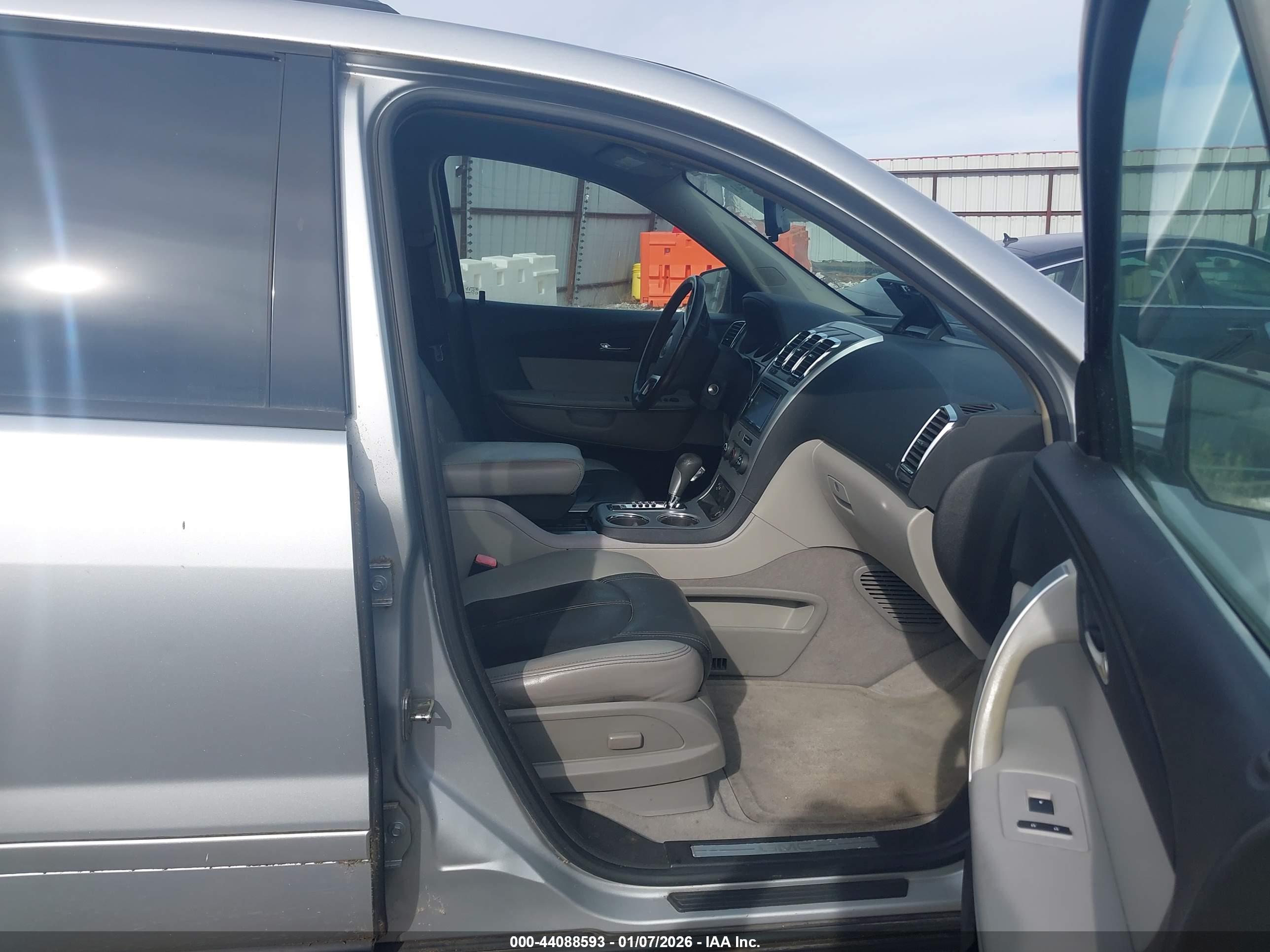 GMC ACADIA image 5