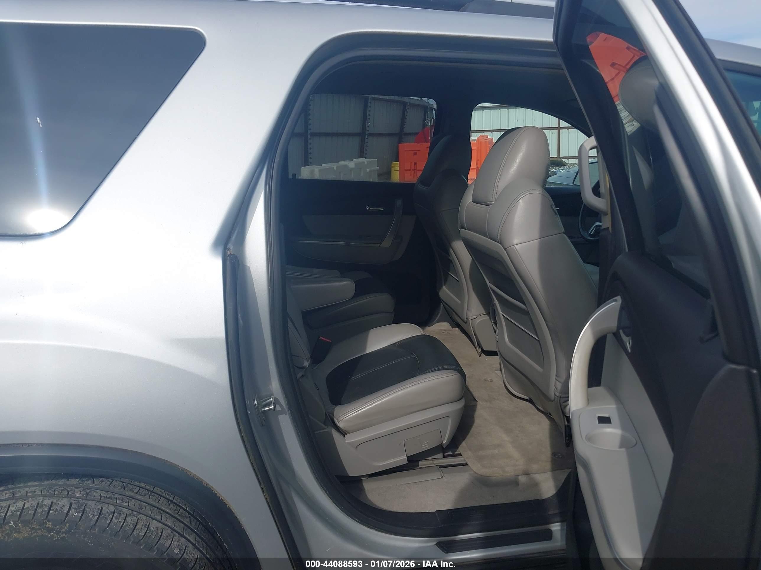 GMC ACADIA image 8