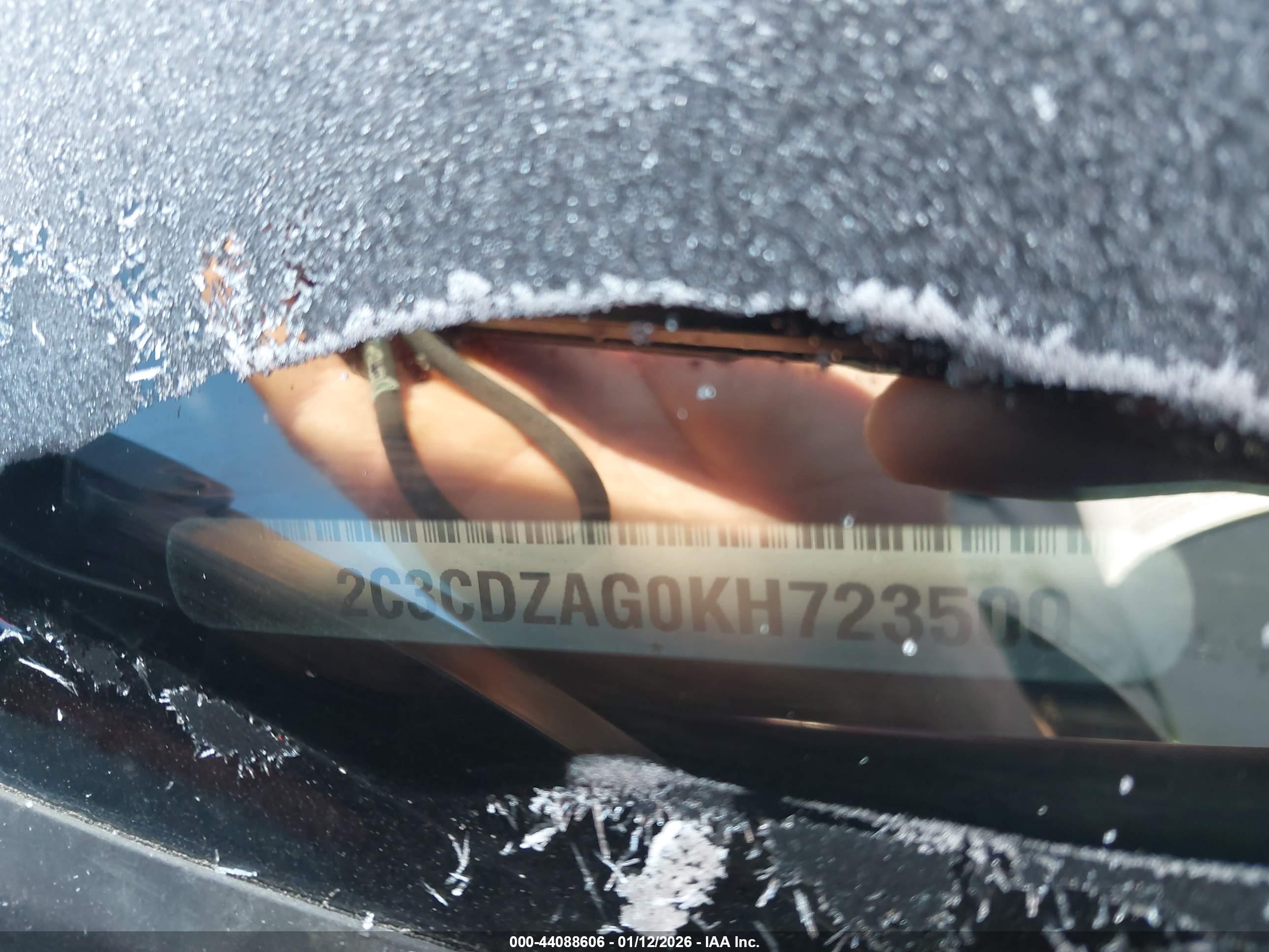 DODGE CHALLENGER image 9