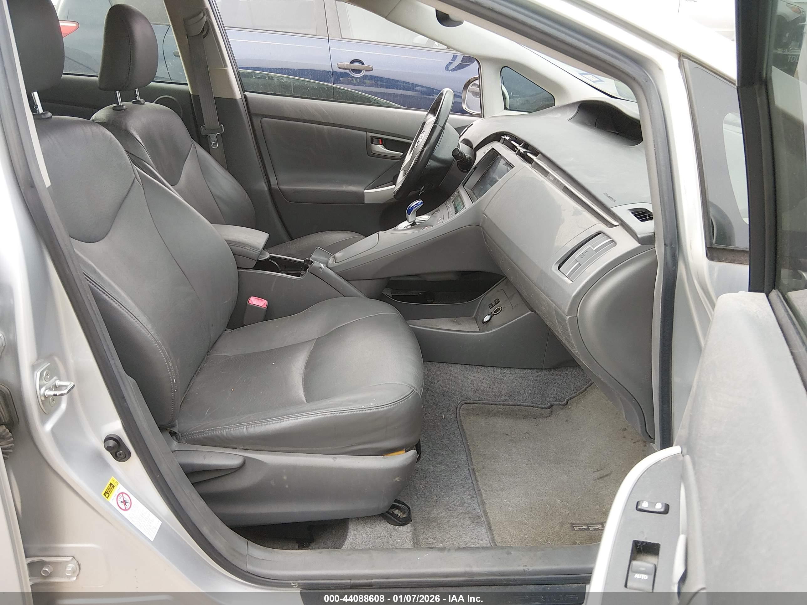 TOYOTA PRIUS image 5