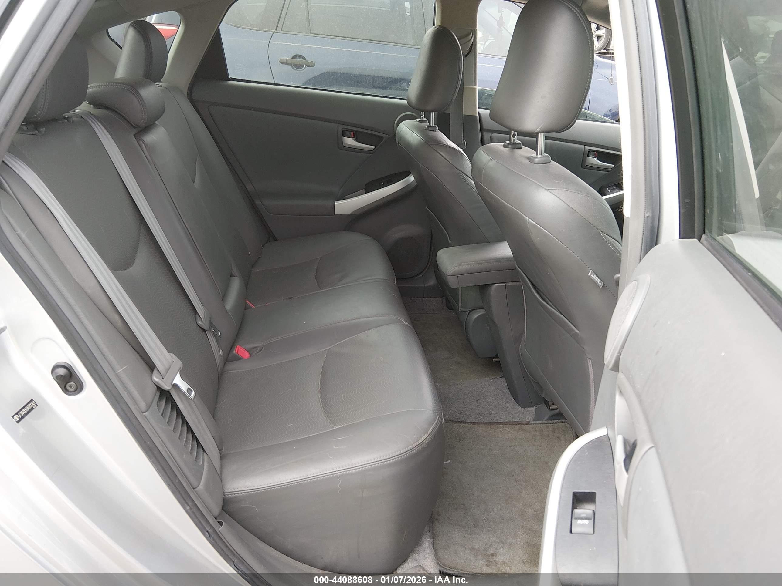 TOYOTA PRIUS image 8