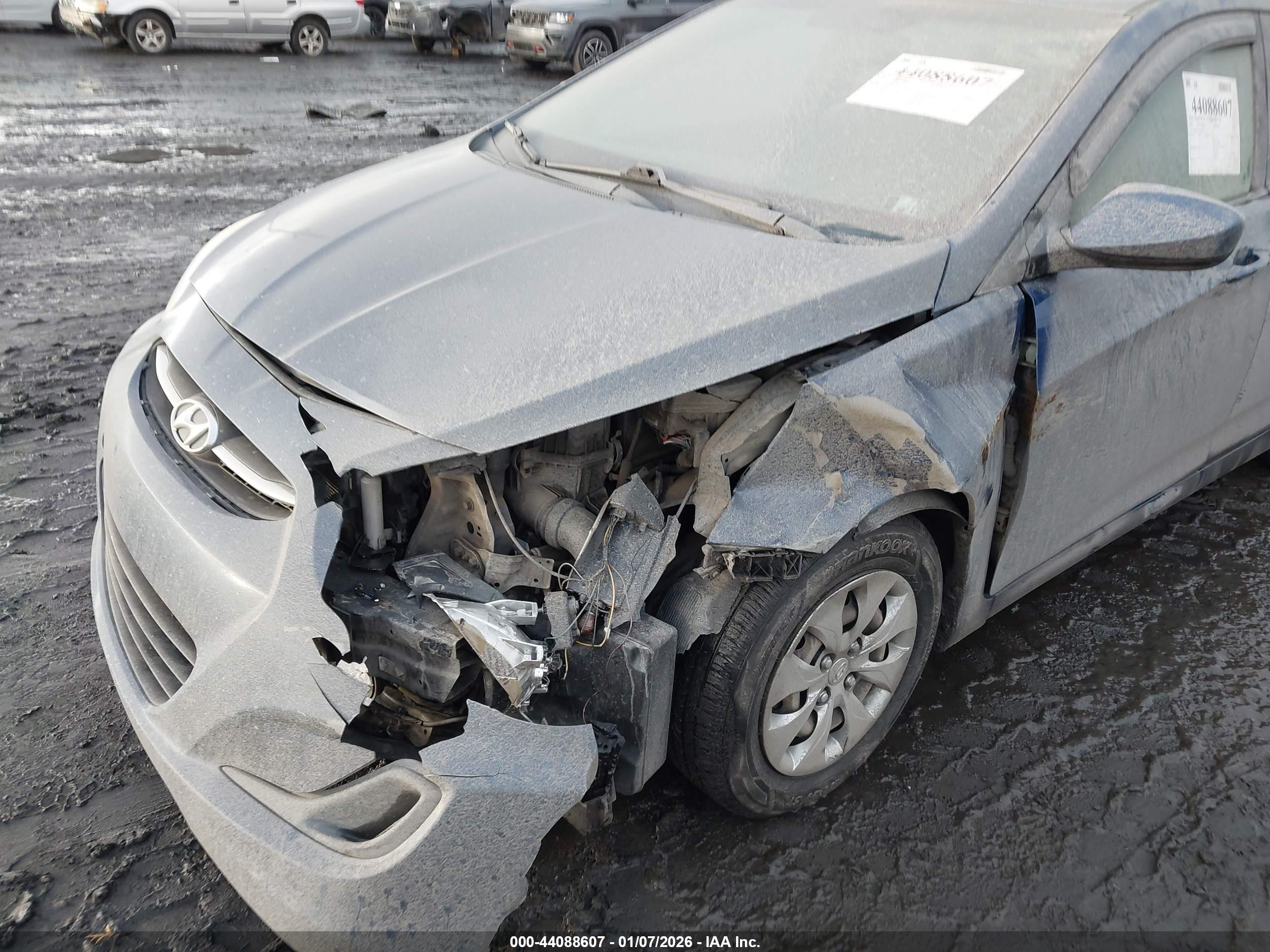 HYUNDAI ACCENT image 6