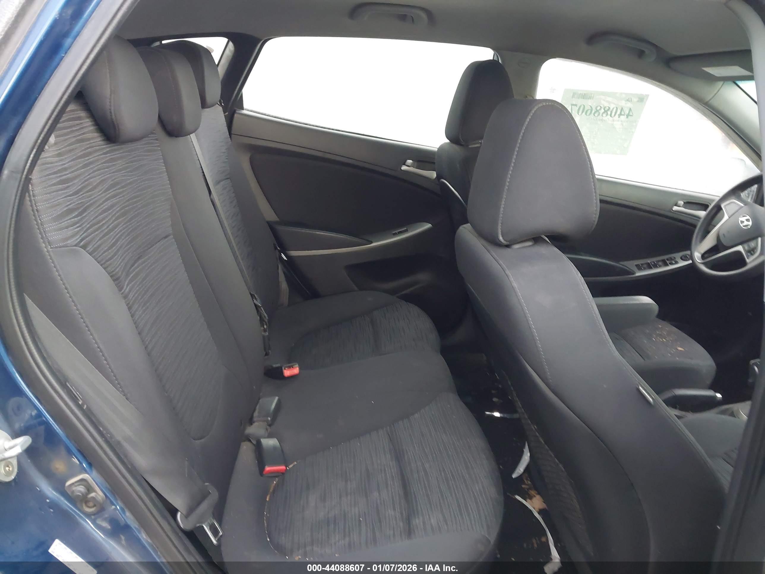 HYUNDAI ACCENT image 8