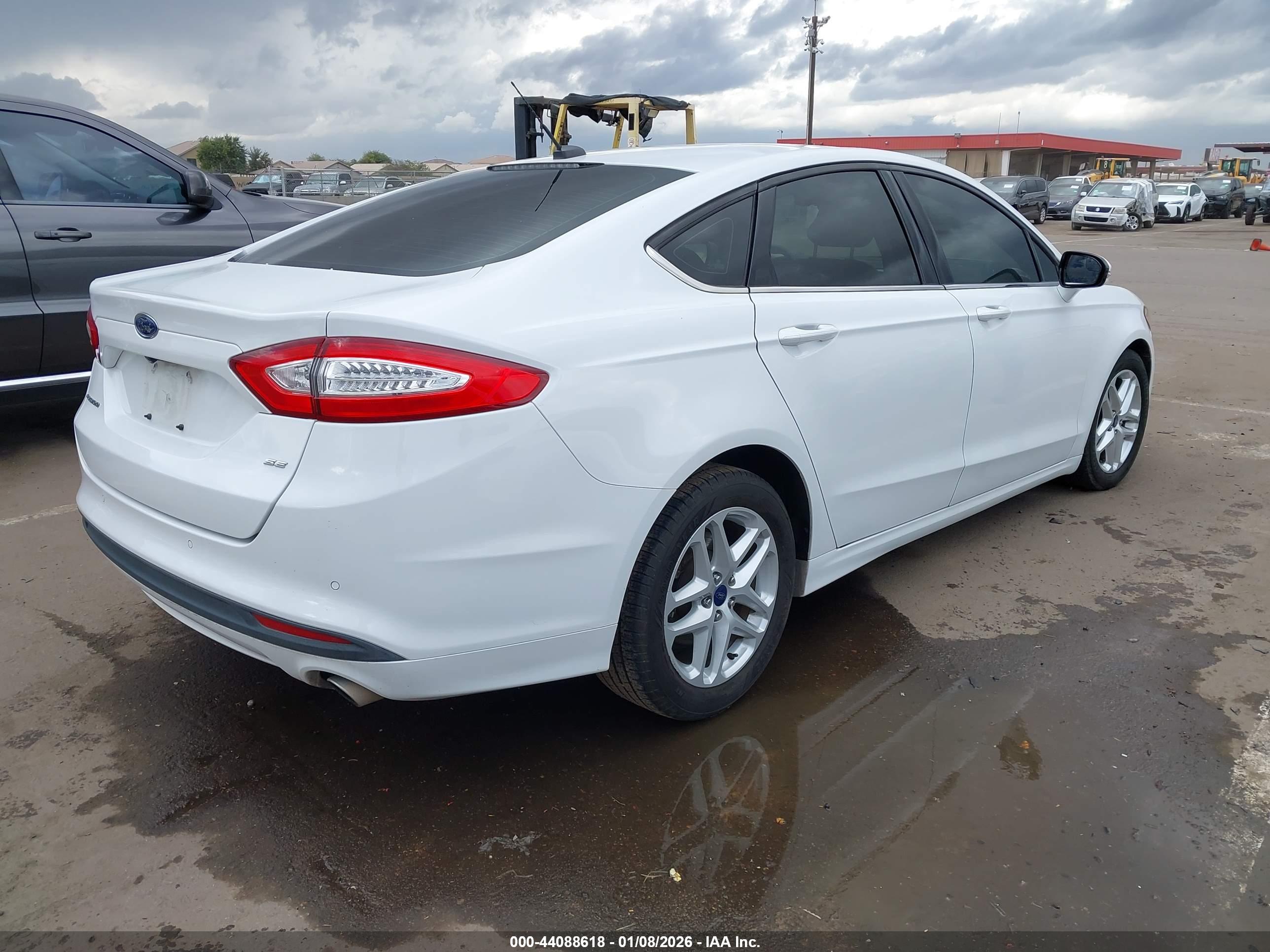 FORD FUSION image 4