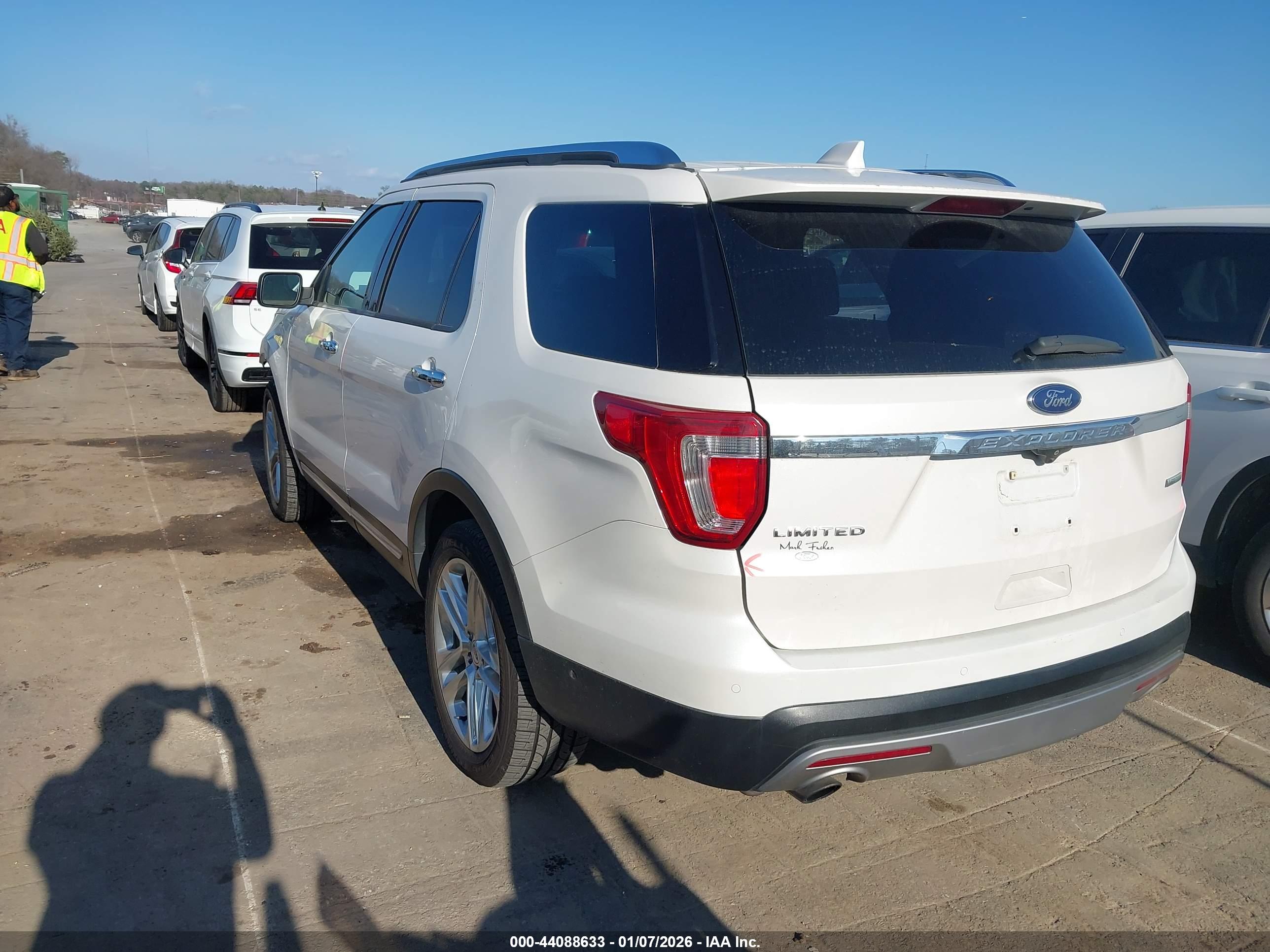 FORD EXPLORER image 3