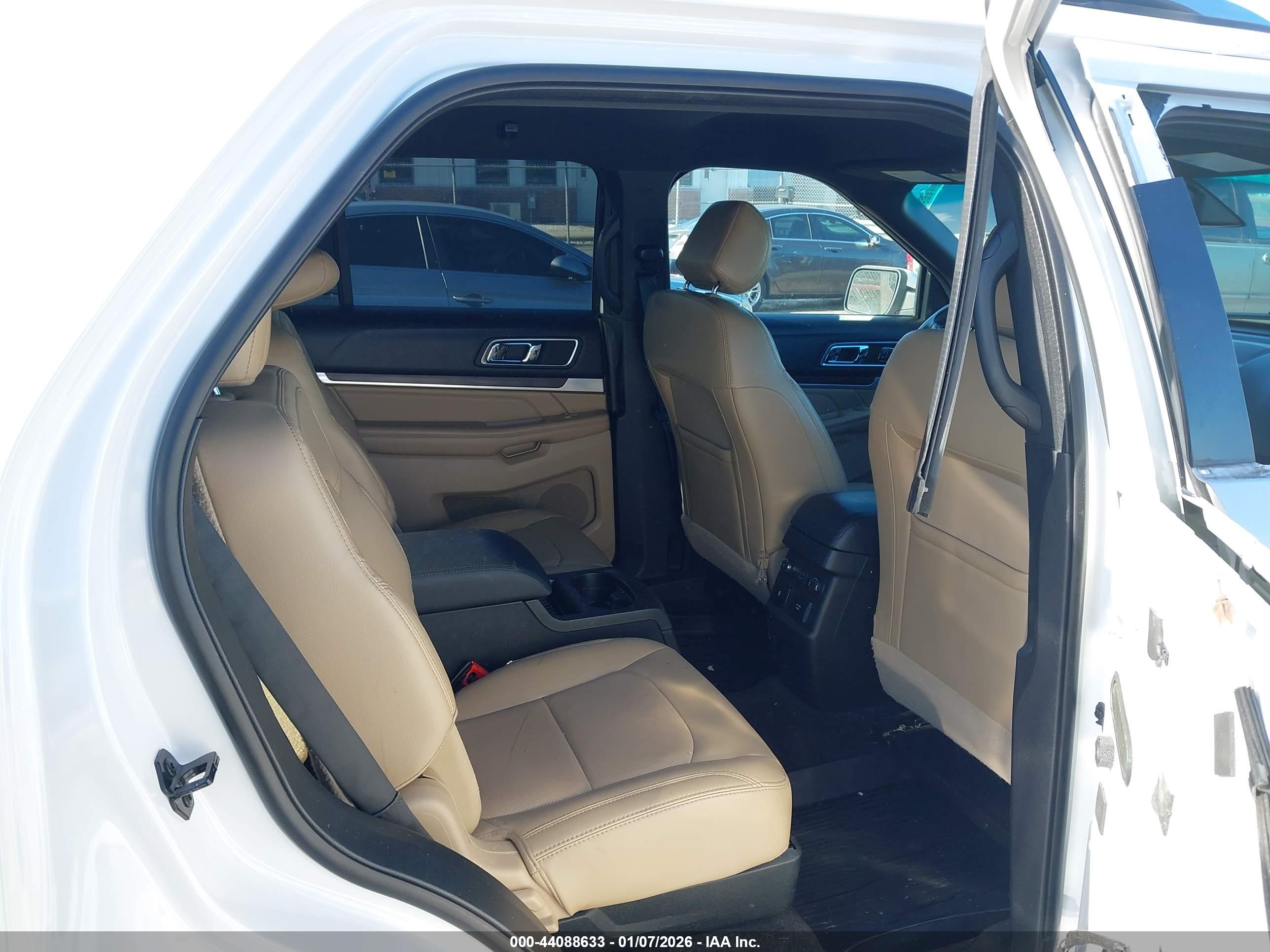 FORD EXPLORER image 8