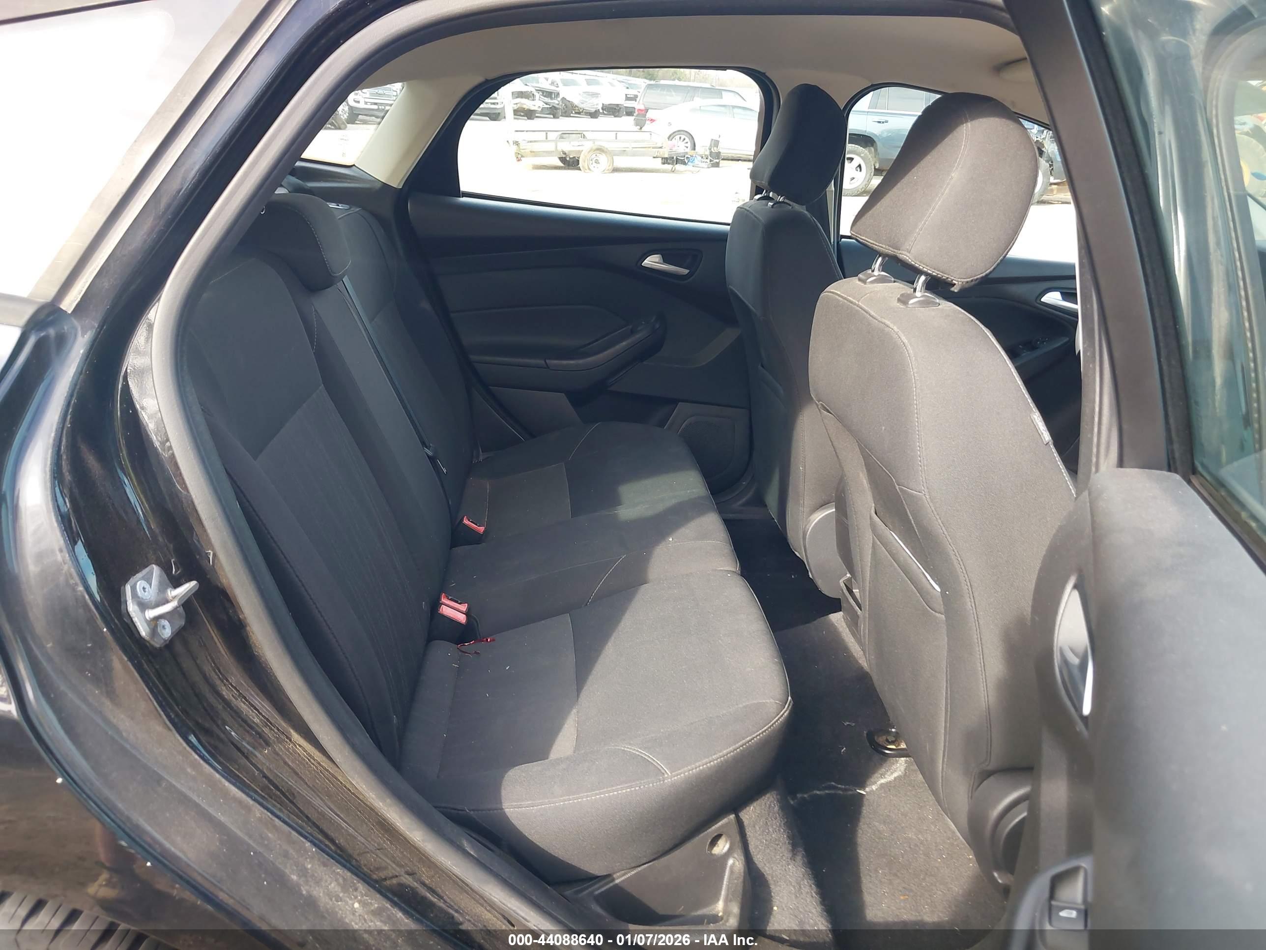 FORD FOCUS image 8